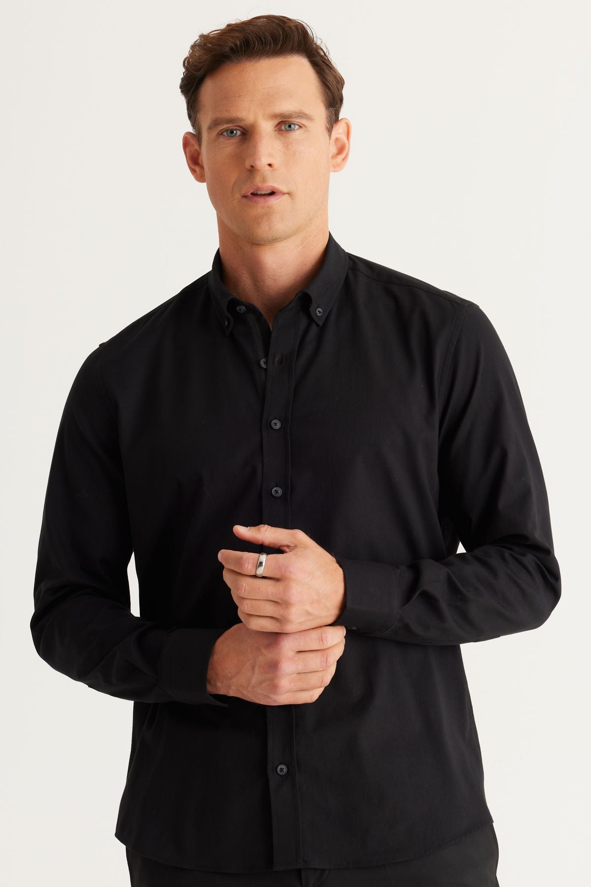 Men's black slim fit narrow cut buttoned collar cotton gabardin shirt