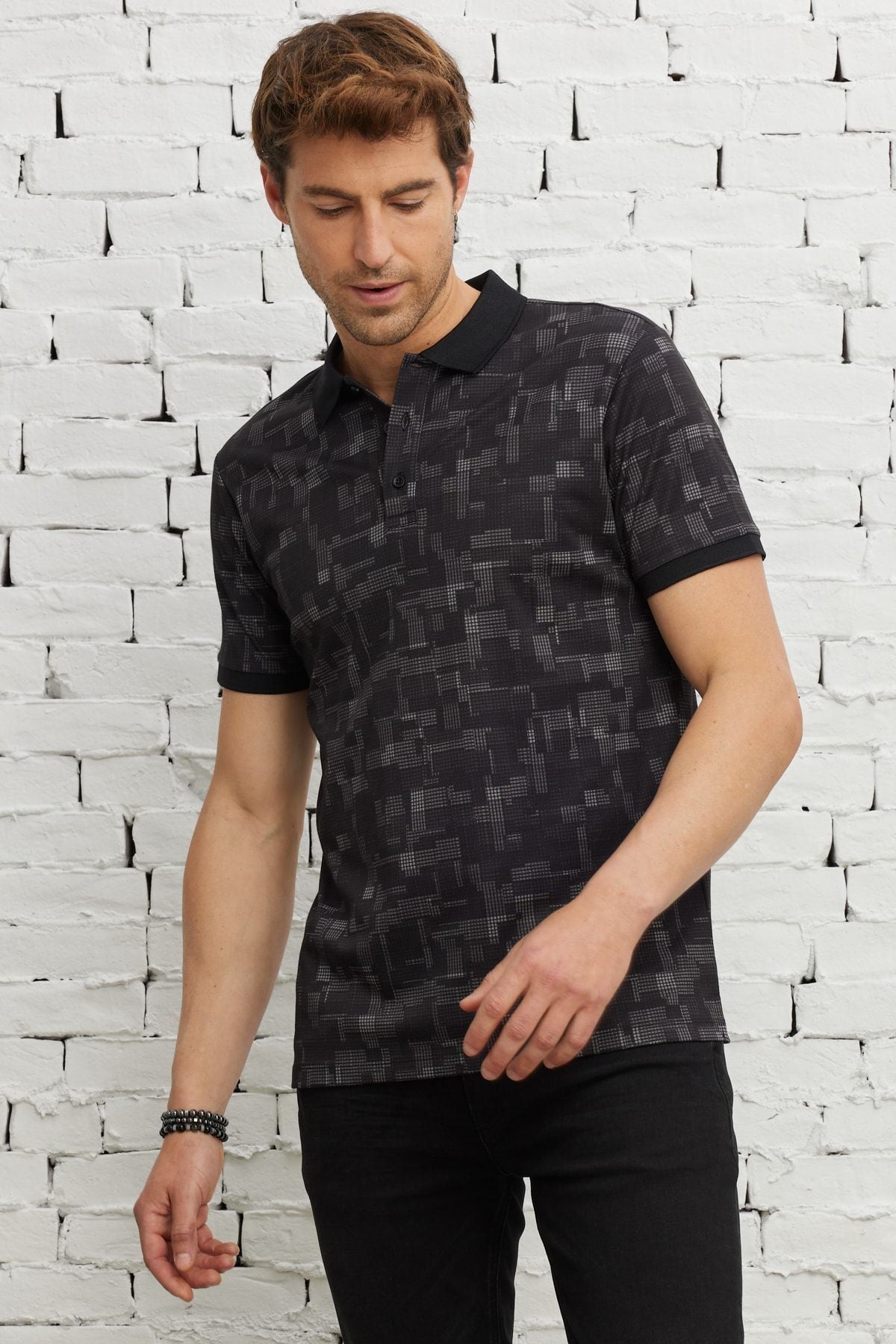 Men's black slim fit narrow cut polo collar cotton printed t -shirt