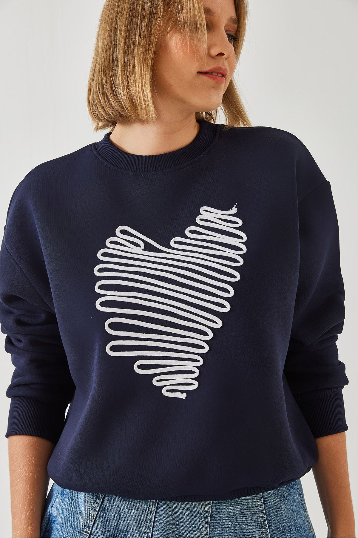 Women's Heart Embroidery Sweatshirt 60601030