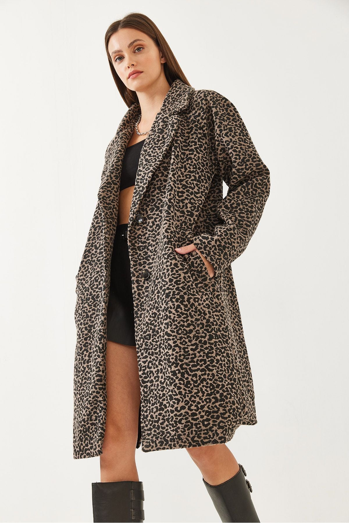 Female Leopard Patterned Cruve Stamp Coat 2479 60351030