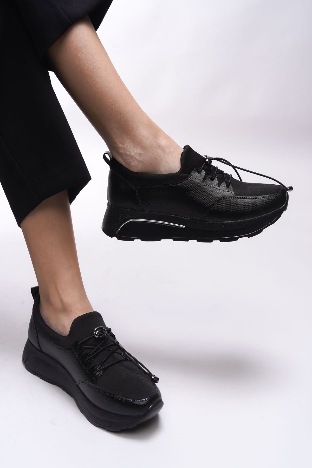 Isolendra Women Sneaker 00121706 Black Black
