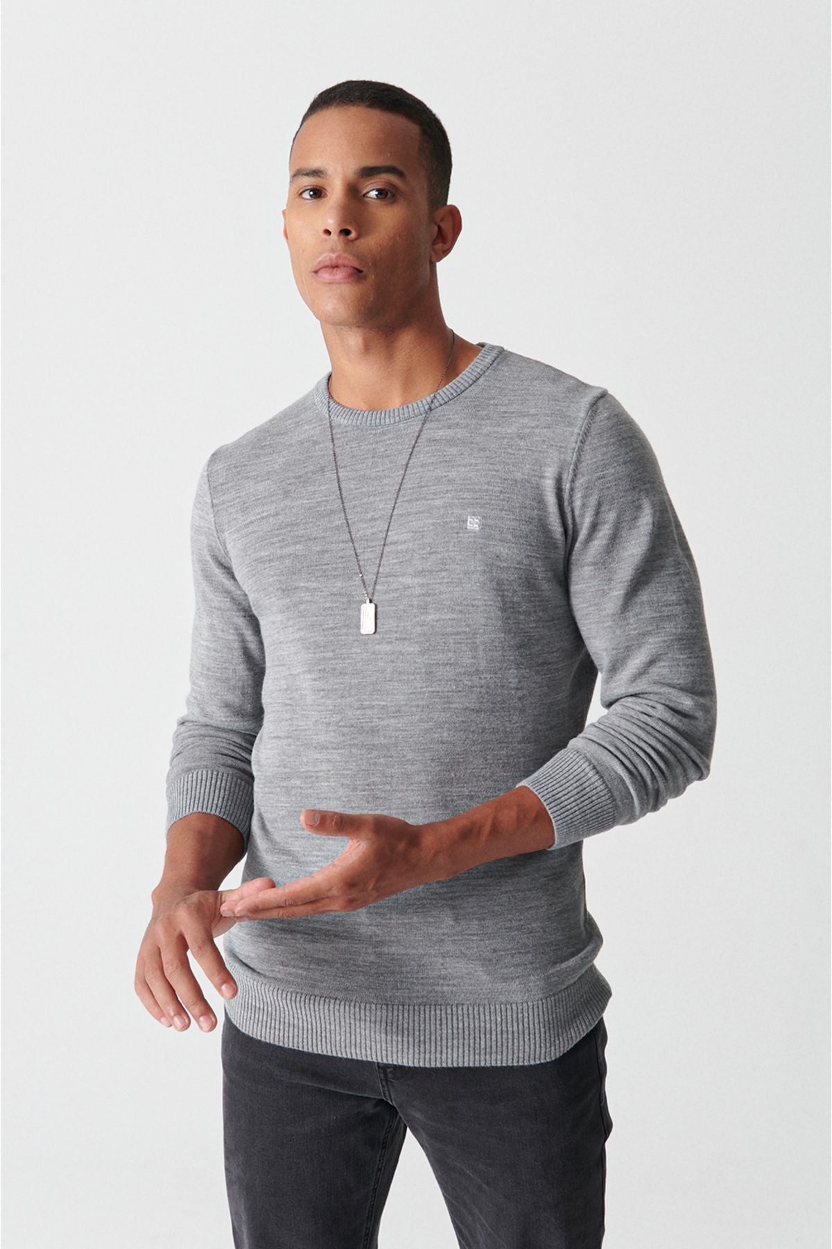 Men's gray bike collar feathered knitwear sweater E005000
