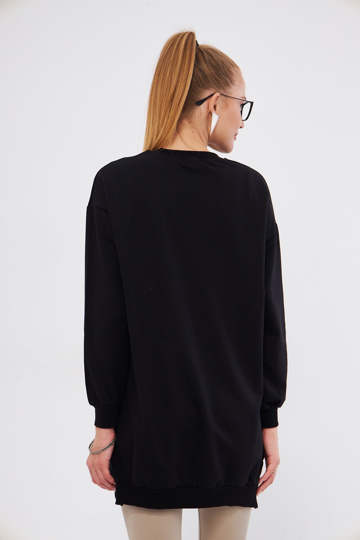 Written in front of the collar collar written Tunic Sweatshirt ARM-25K001029