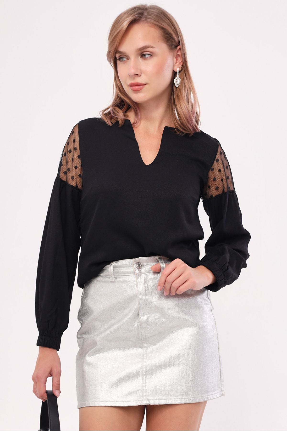 Female black V-neck arm tulle balloon blouse ARM-20K001038