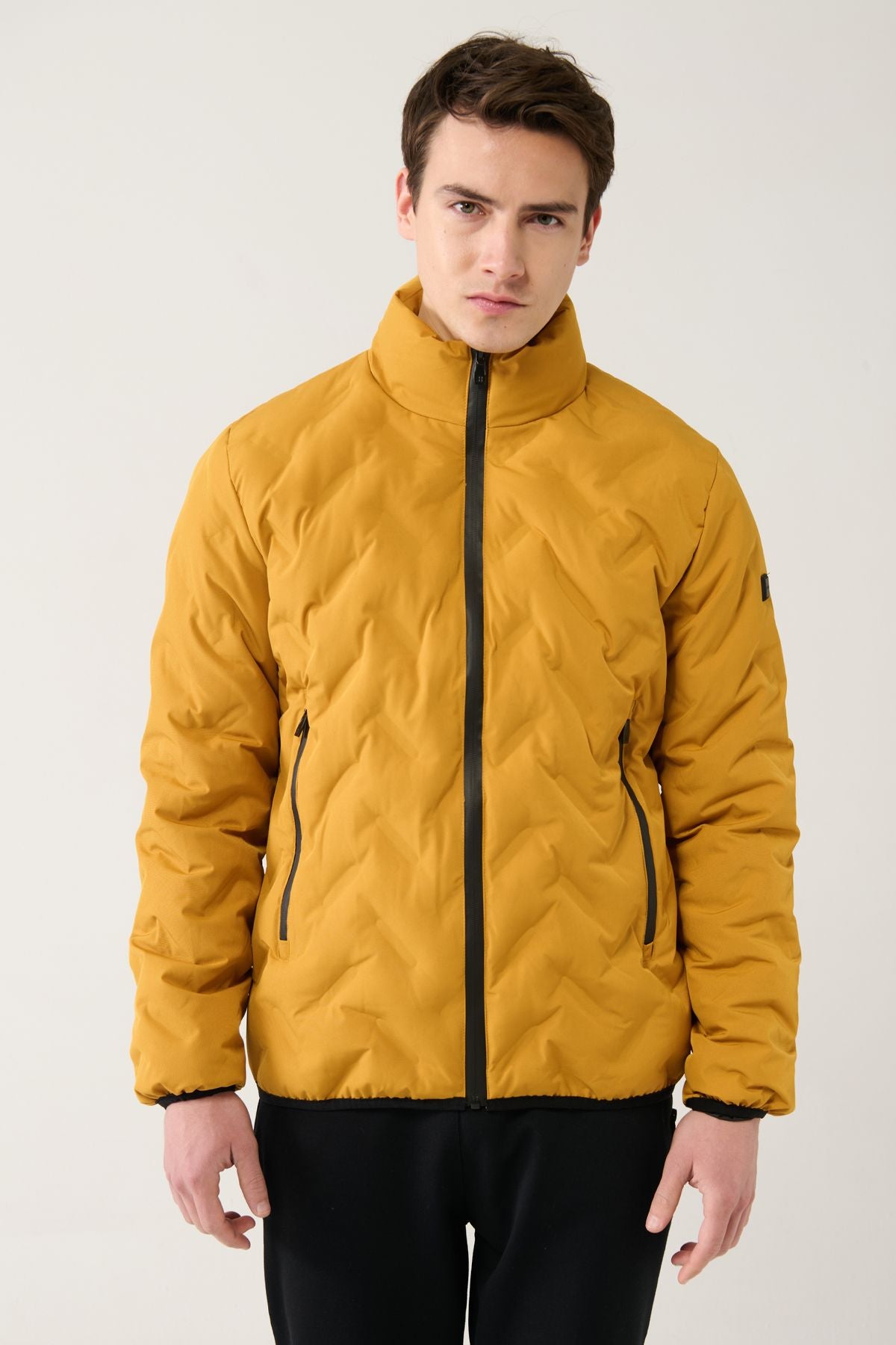 Men's saffron upright collar water repulsive windproof light swelling coat E006036