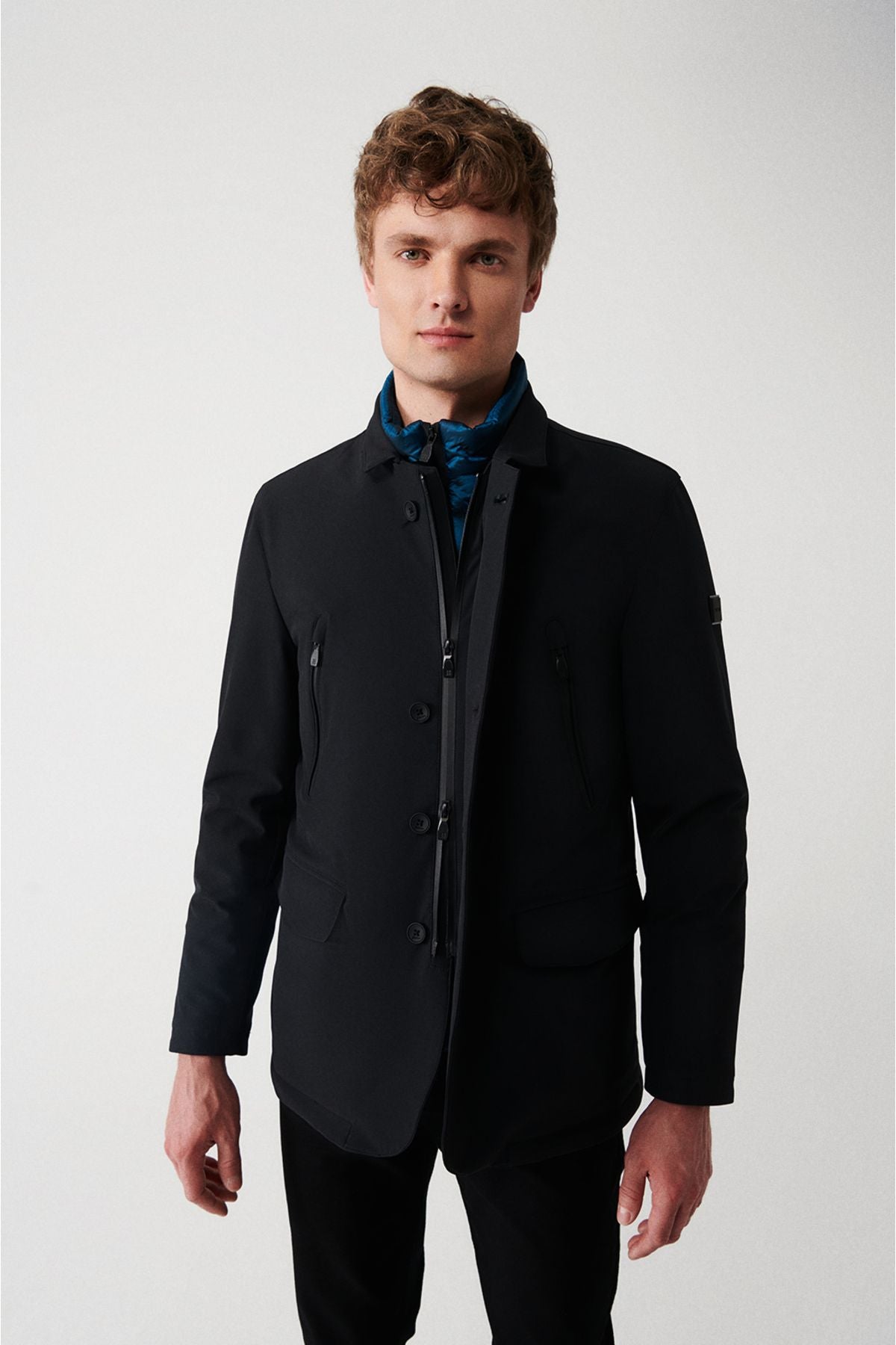 Men's black mono collar buttoned vest -looking Mont A32Y6094