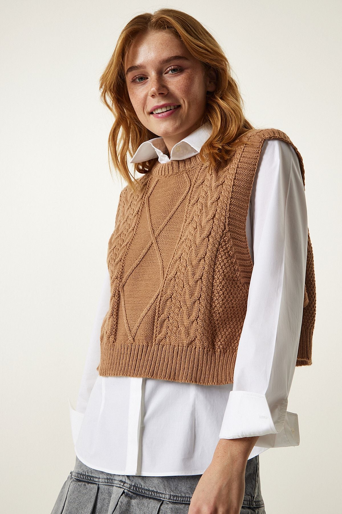 Female biscuit motif connected Crop knitwear sweater MW00131