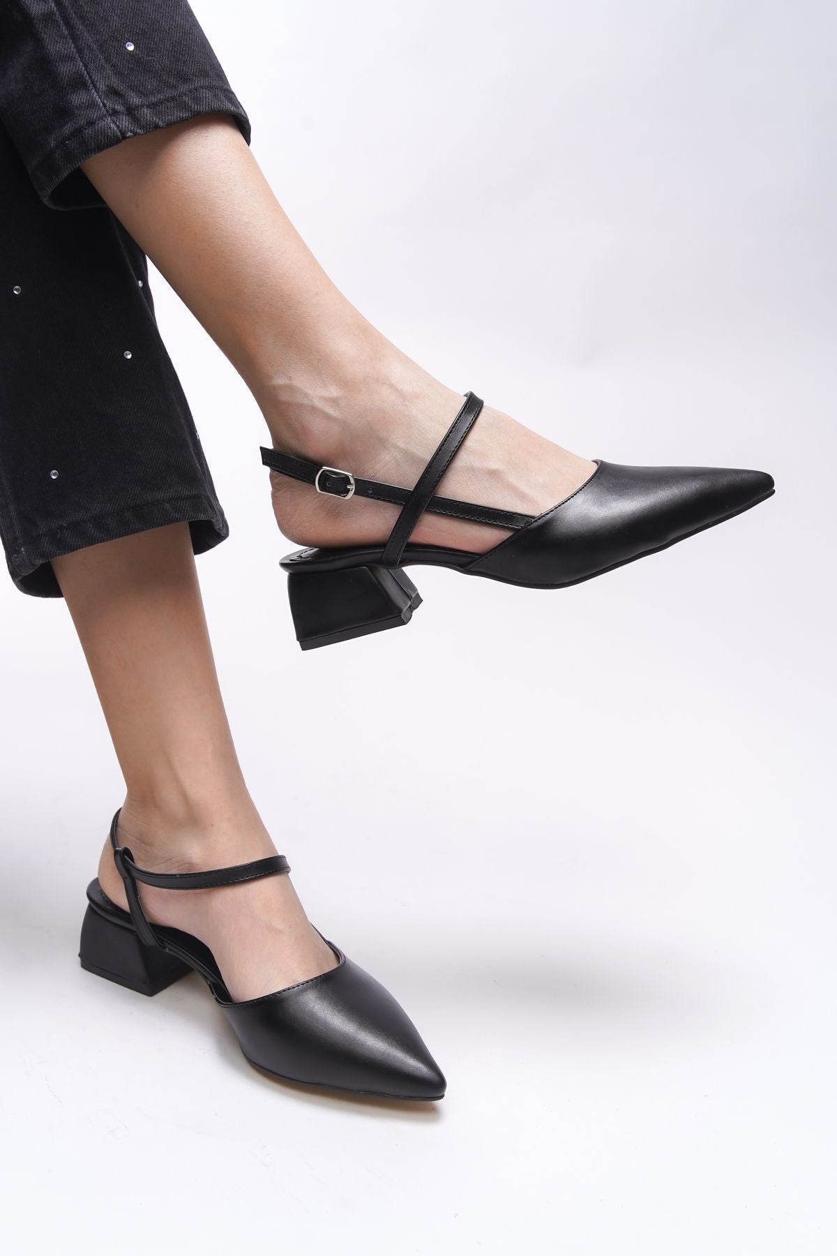 RELTHAELA WOMEN'S HEEP SHOES 0012021 BLACK SKIN