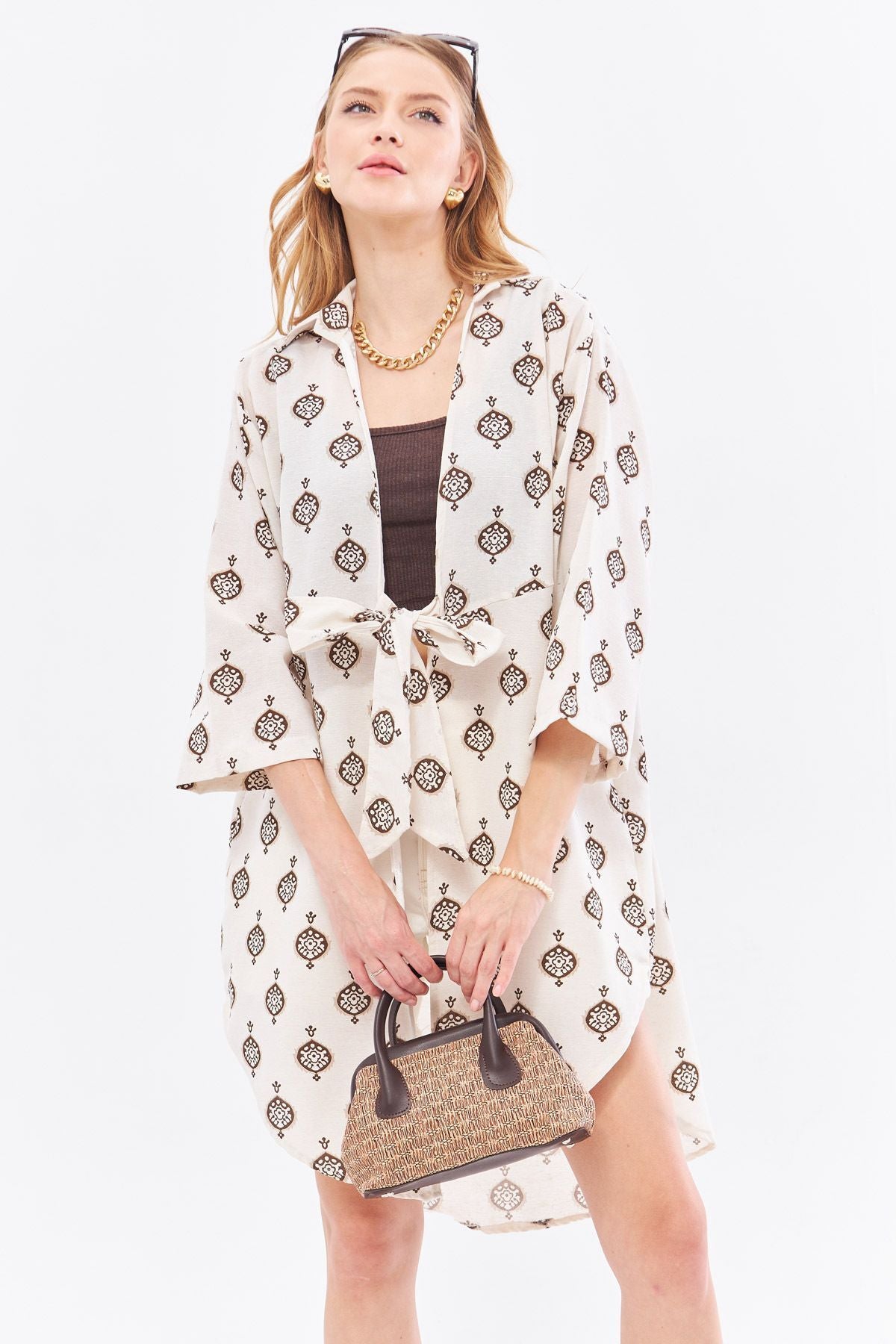 Female coffee linen-looking patterned front-binding midi height kimono shirt ARM-24Y001096