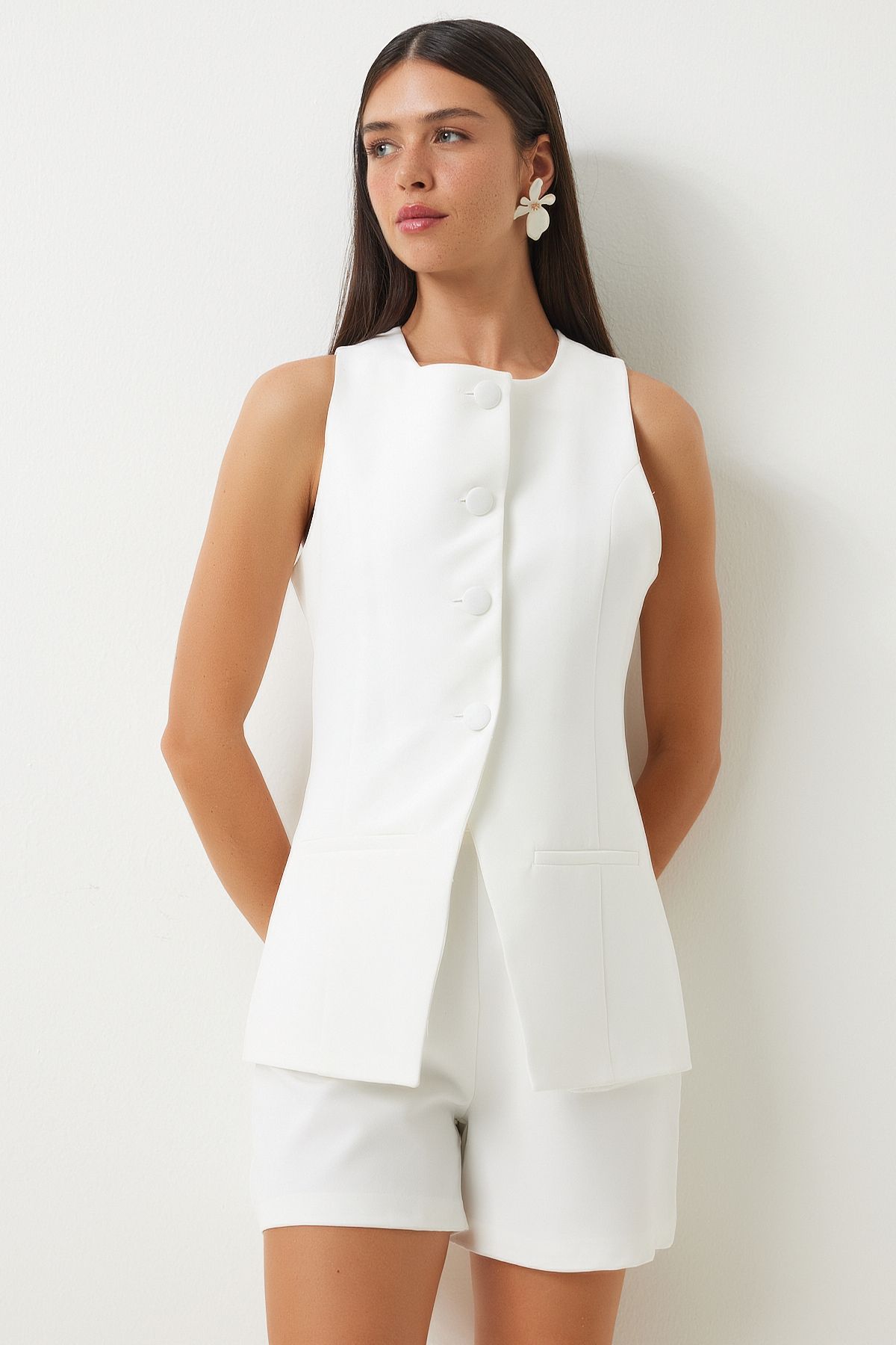 Woman White Sleeveless Vest Short Set FN03187