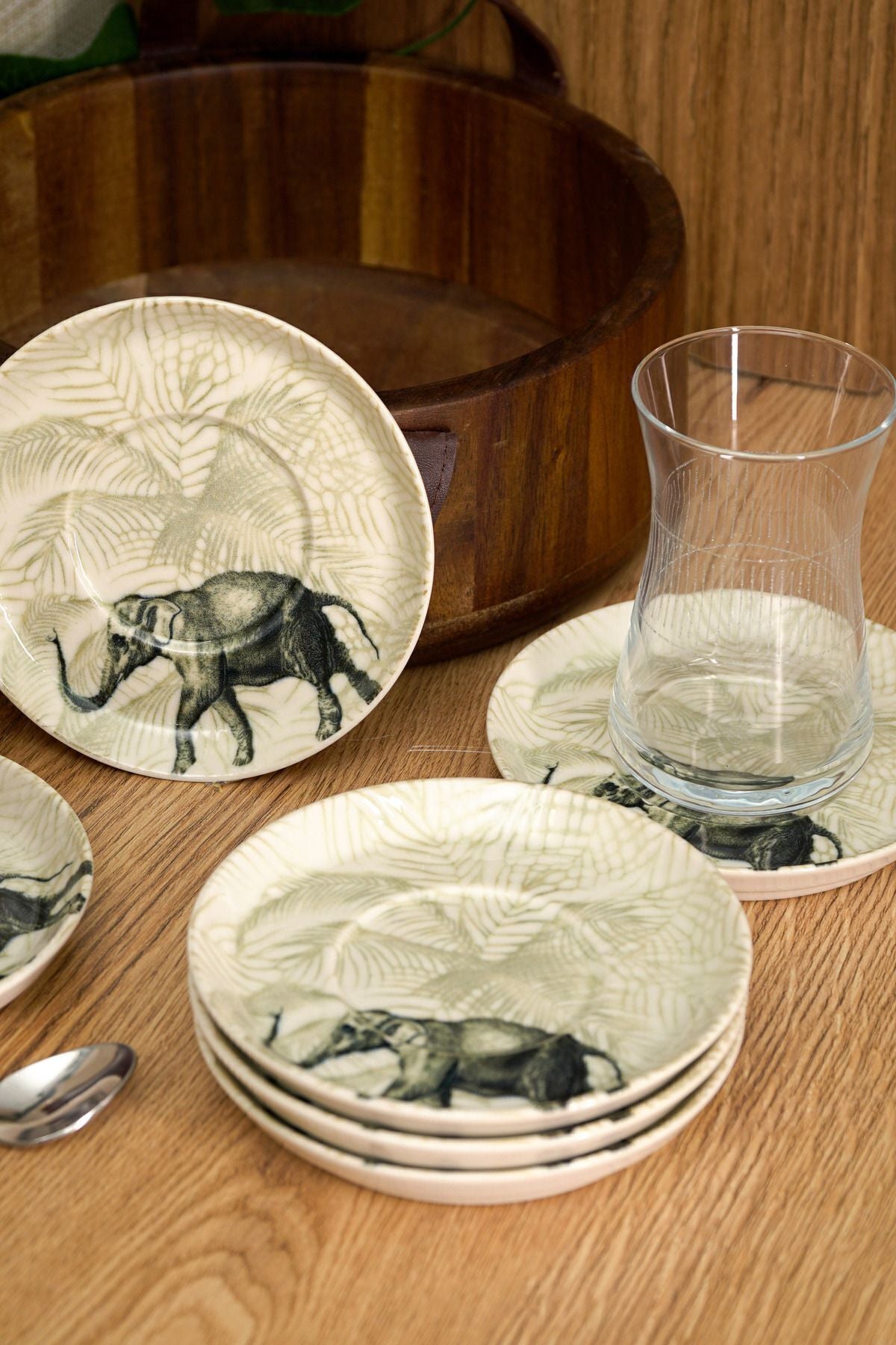 Elephant nature 6 pieces 12cm porcelain tea plate broken white