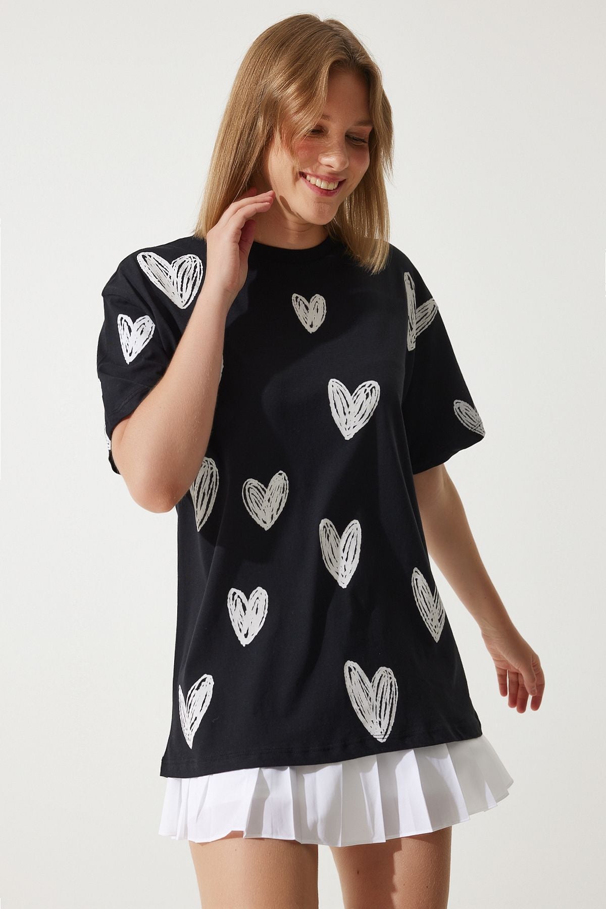 Woman Black White Heart Printed Oversizle Cotton T-Shirt BP00165