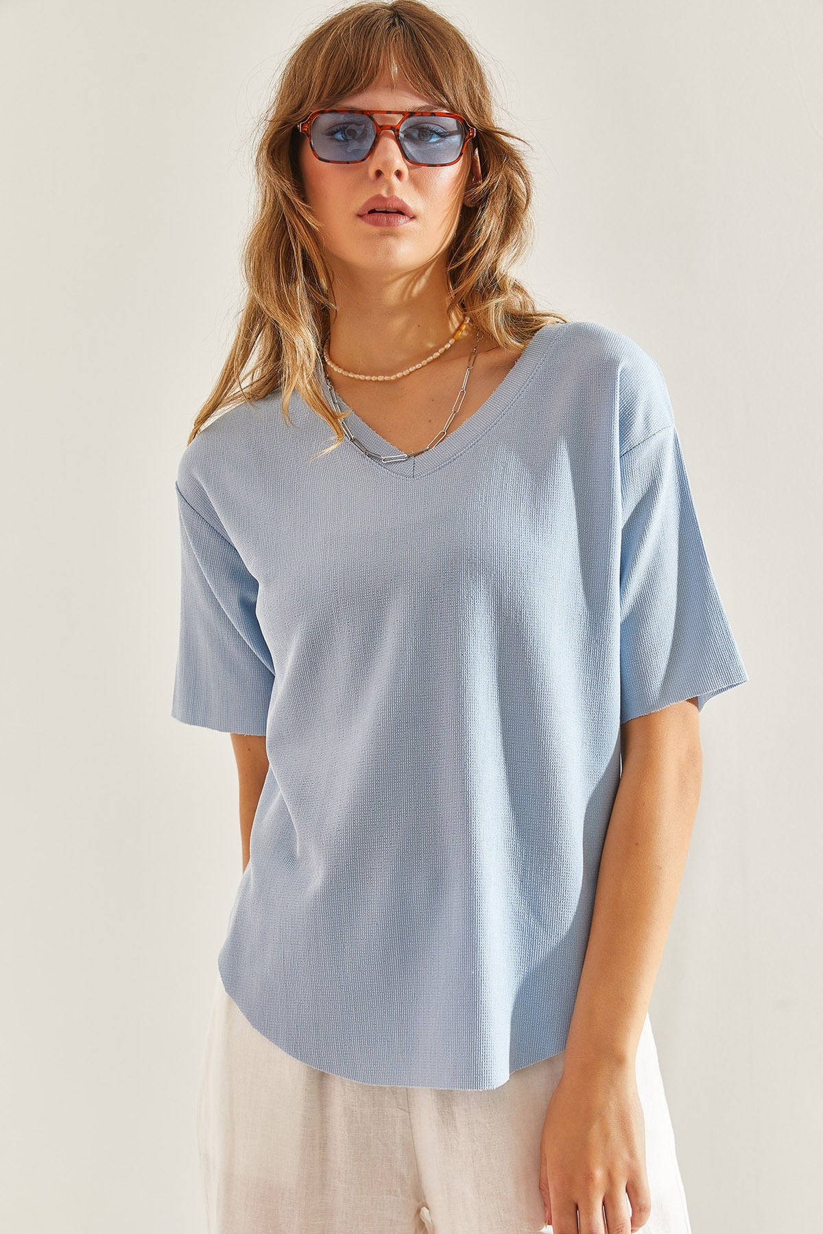 Women's V-Neck Oval Cut Wrinkled Fabric Blouse 60251094