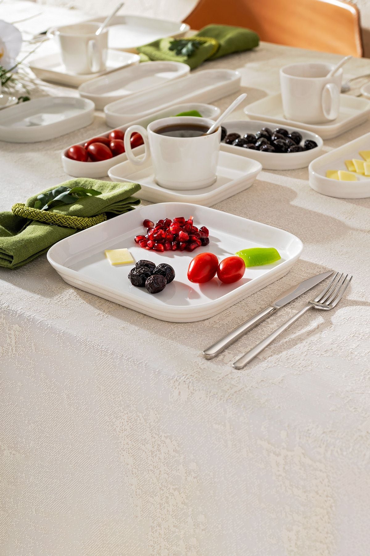 NEW MISRA 30 PIECES 6 PERSON PORCELEEN BREAKFAST SERVICE WHITE