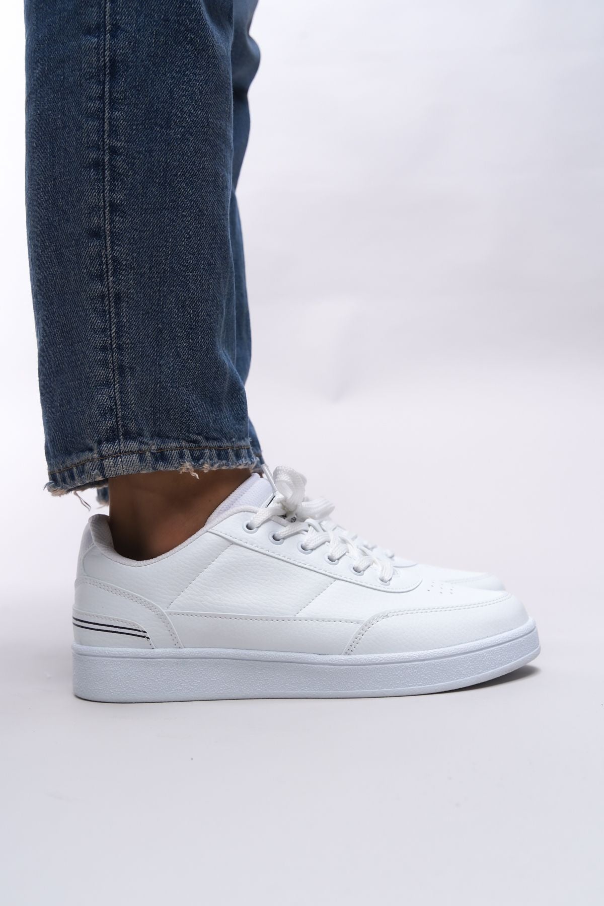 Ghiiogllah Unecisix Sneaker