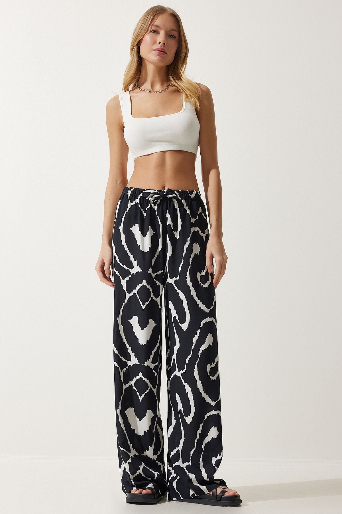 Woman Live Black and White Patterned Viscose Palazzo Pants EN00606