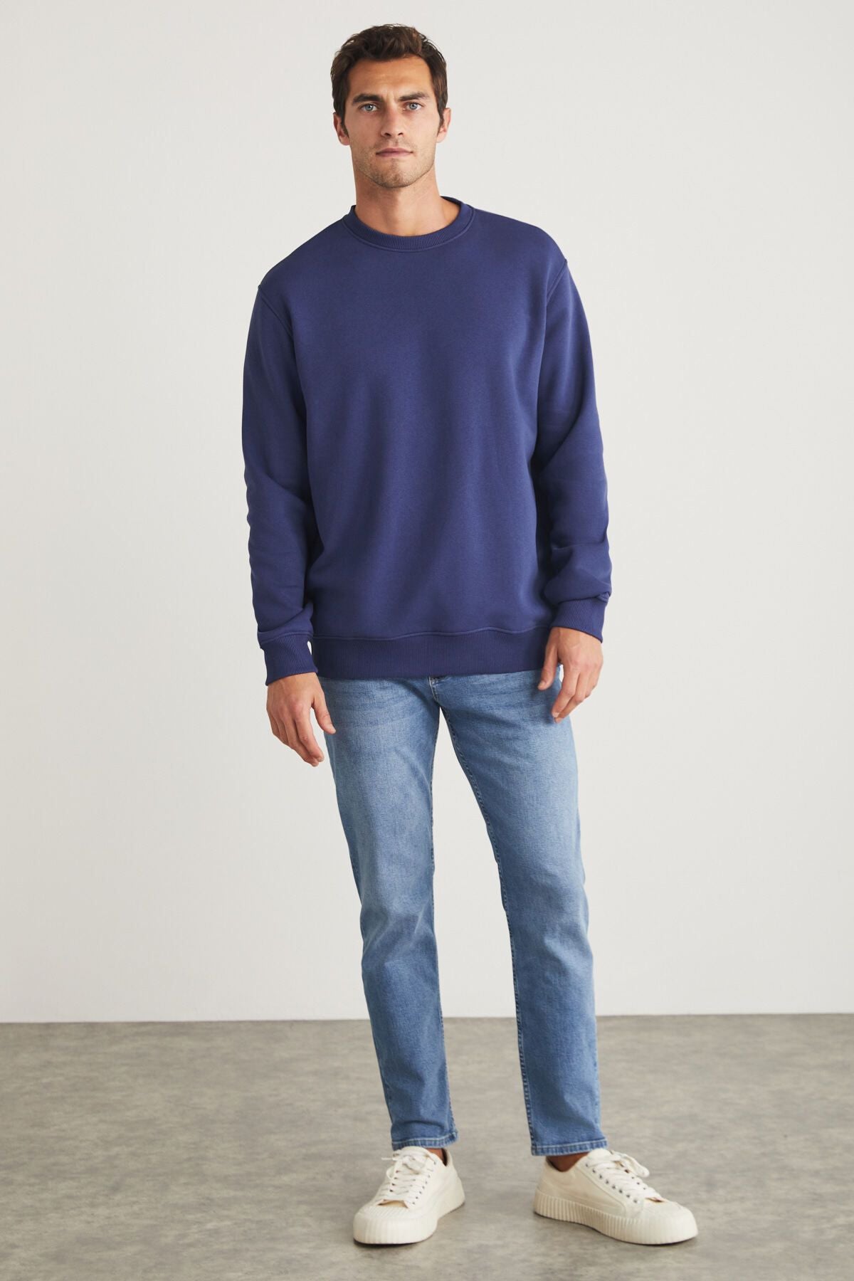 Travis Men's soft fabric regular fit round collar navy blue sweatshirt