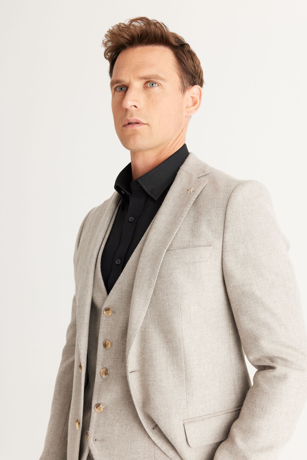 Men's beige woolen slim fit narrow cutting mono collar patterned vest suit suits