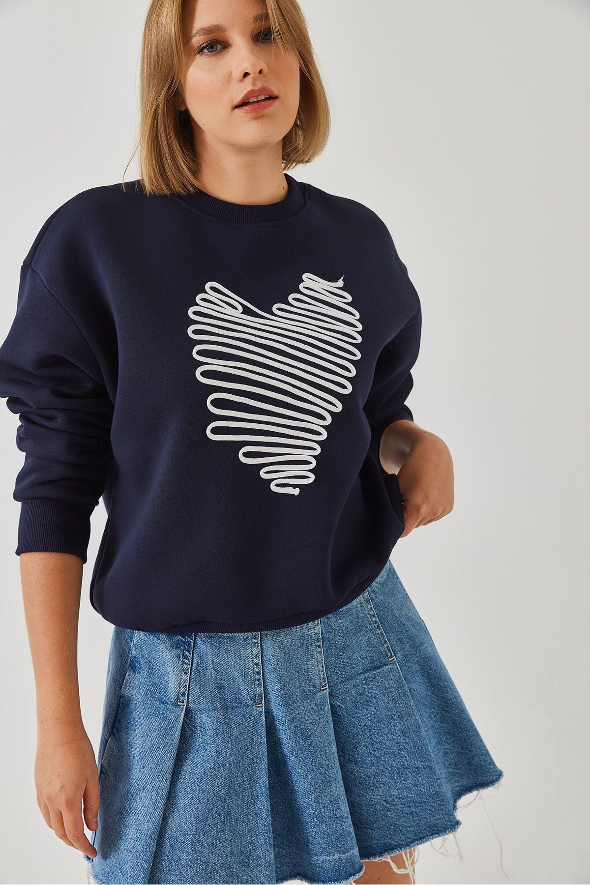 Women's Heart Embroidery Sweatshirt 60601030