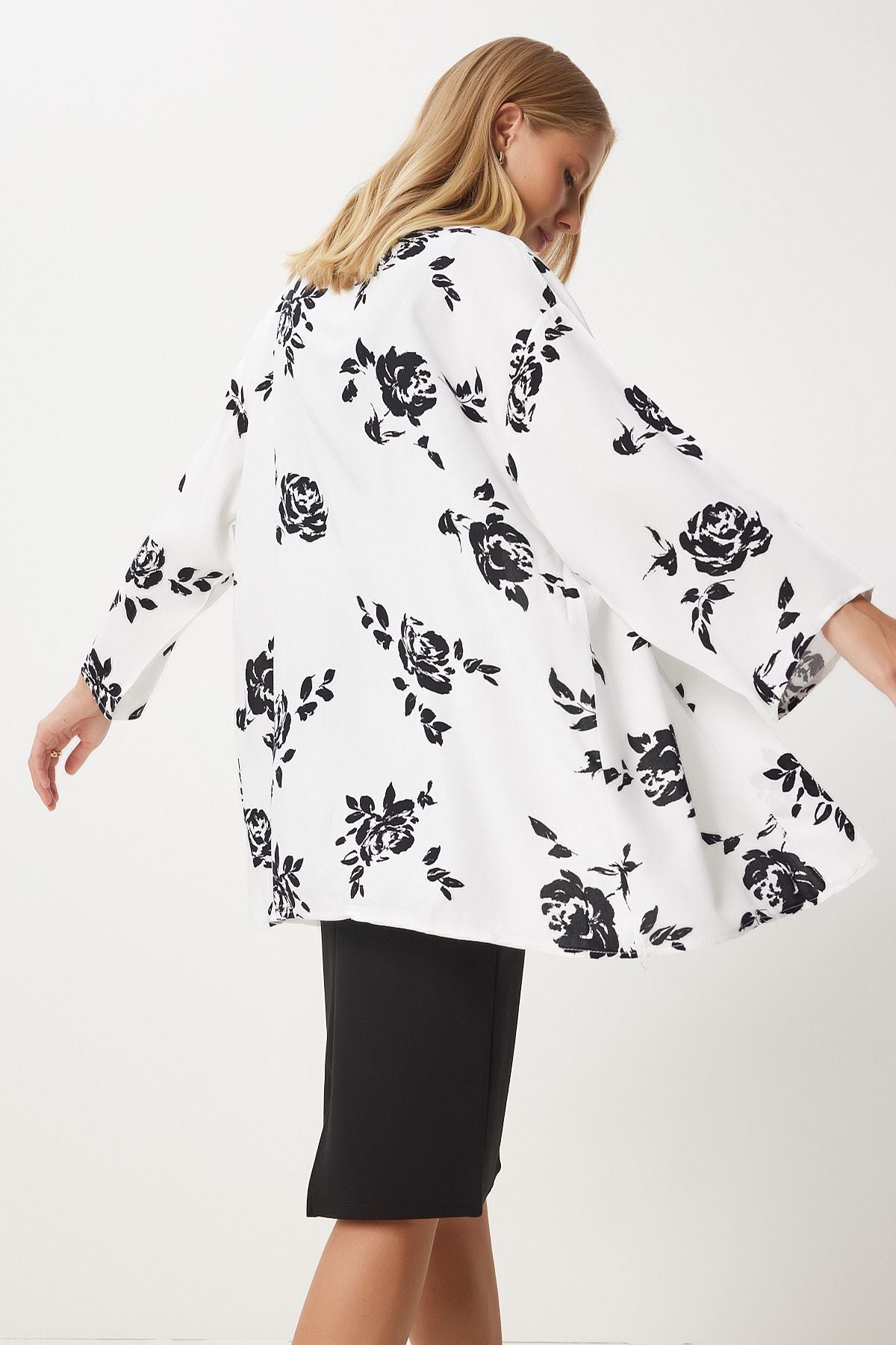 Kadın Beyaz Desenli Viskon Kimono EN00615