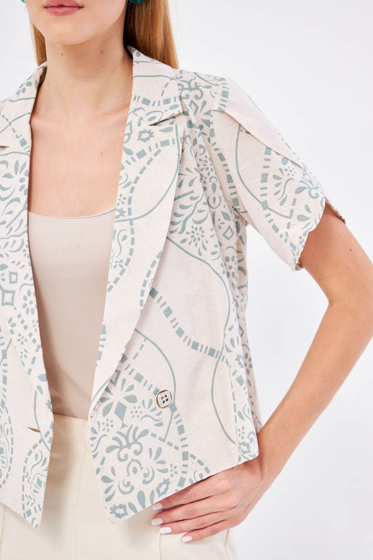 Female Mint-White Linen-Looking Patterned Lever Slit Crop Short Sleeve Jacket ARM-24Y001095