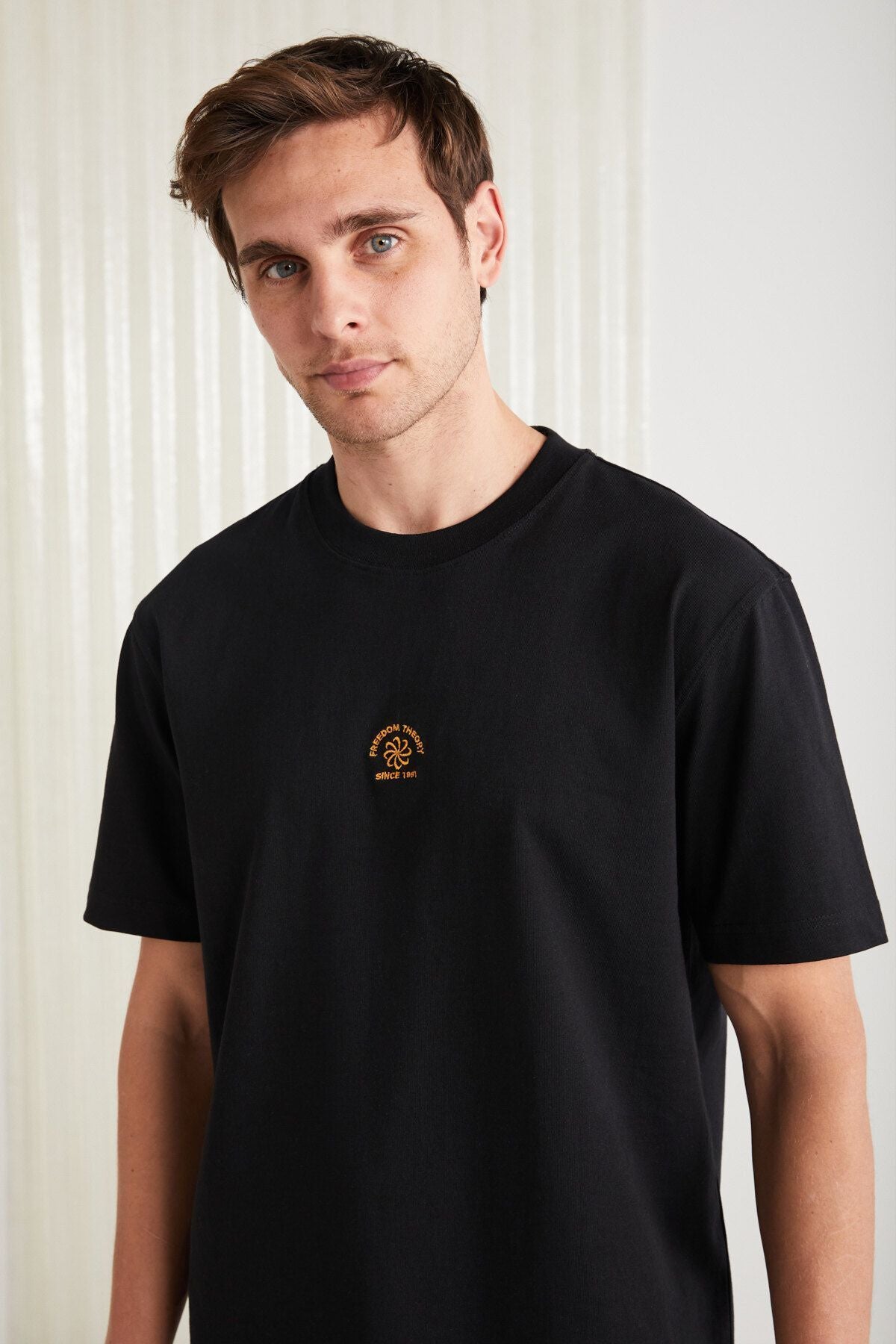 Remo Men's 100 %Cotton Regular Fit Short Sleeve Embroidery Bicycle Neck Black T-Shirt