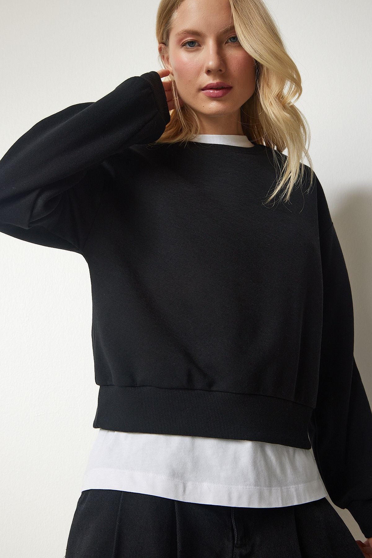 Female Black Shardon Crop Sweatshirt UB00179