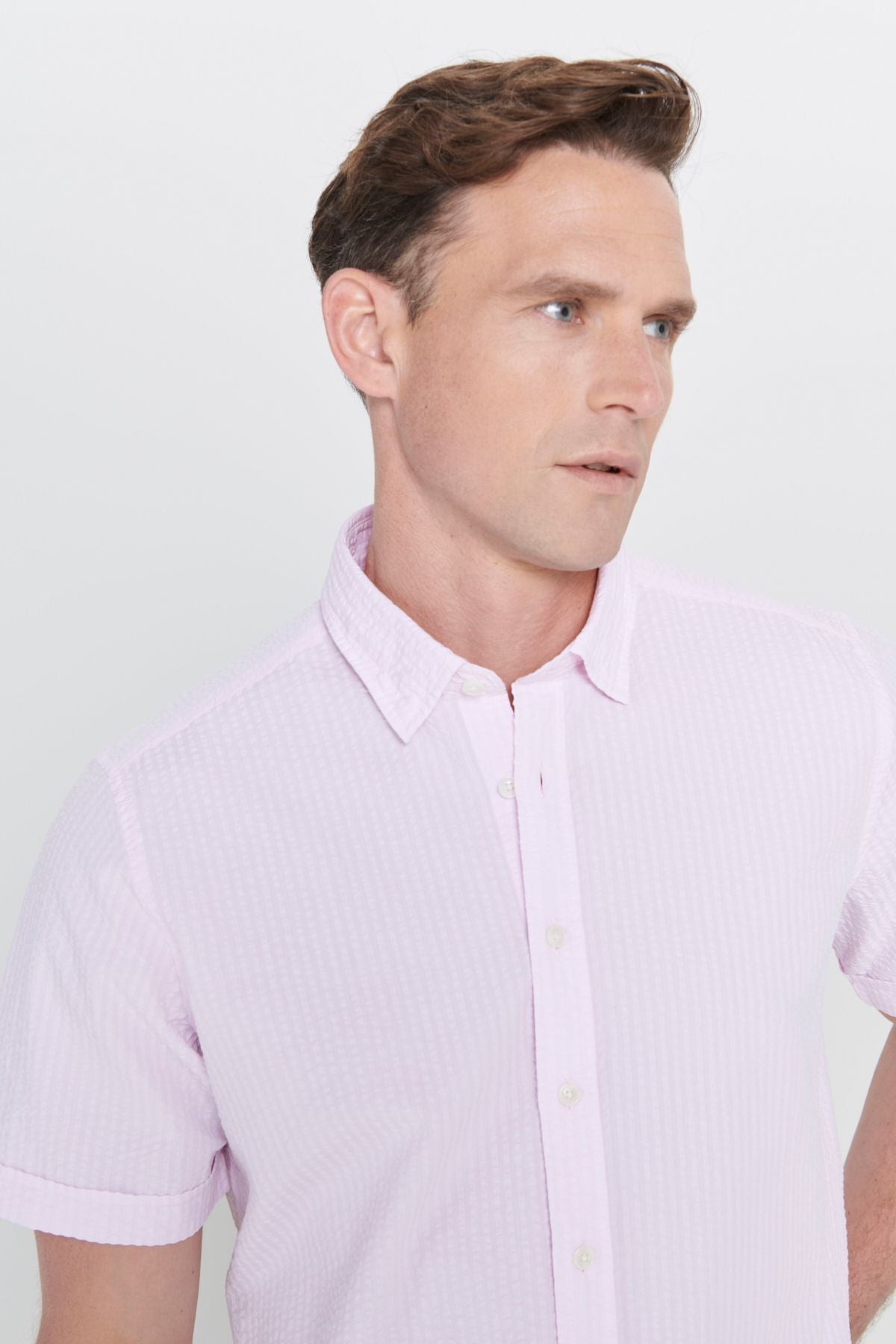 Men's pink slim fit narrow cut tight cut hidden buttoned 100 %cotton wafer patterned short sleeve shirt