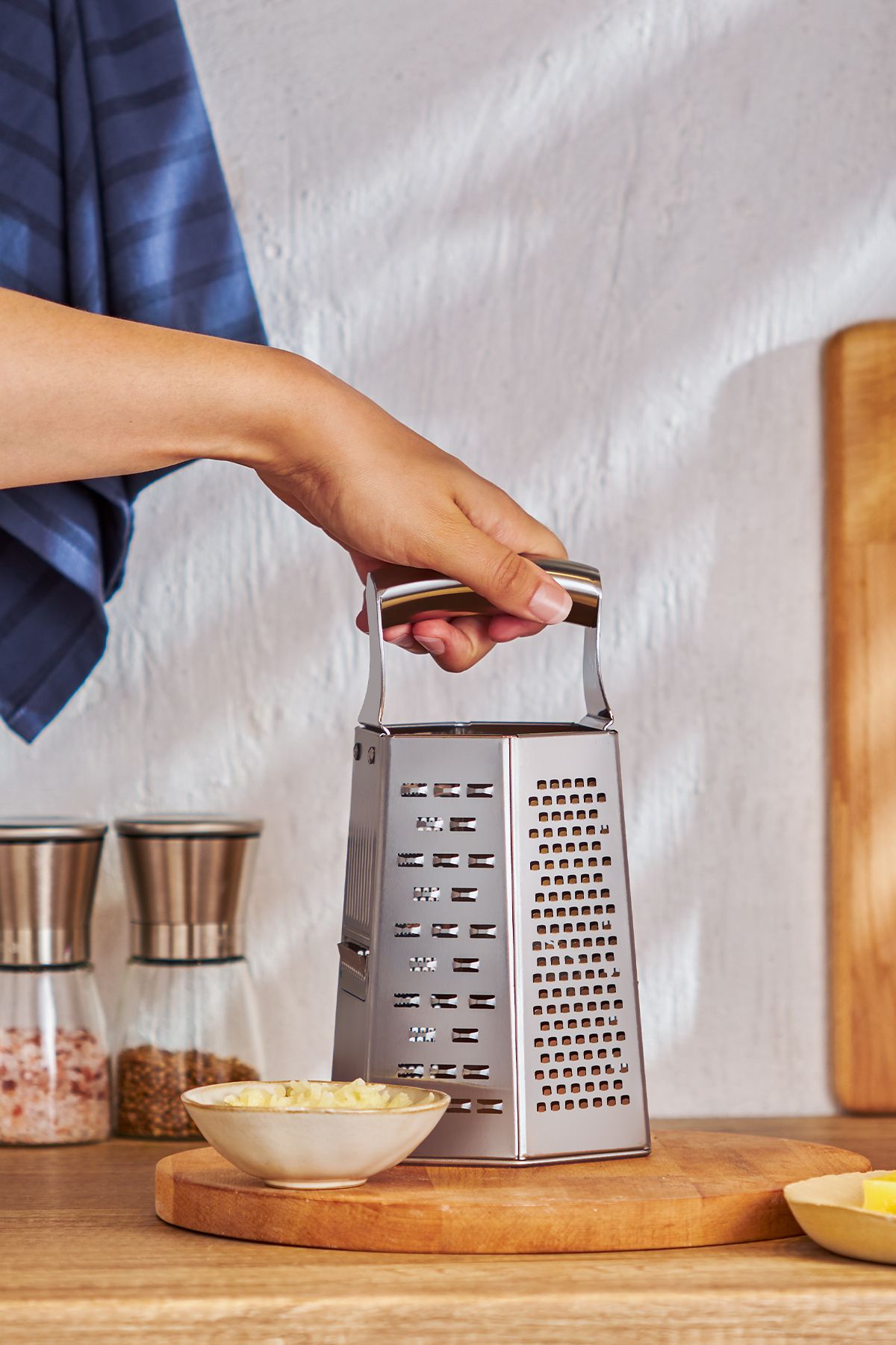 Modern hexagonal grater 23 cm