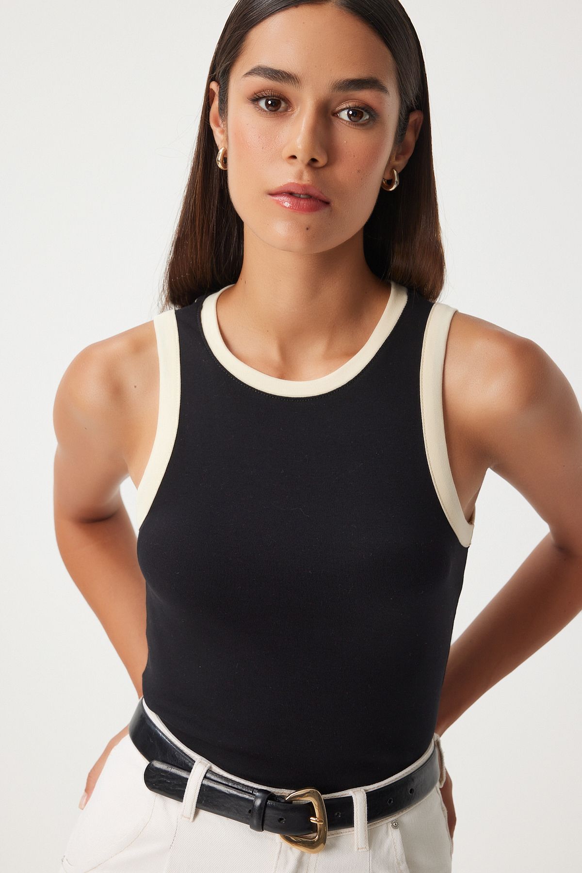Female black cream sleeveless contrast colored blouse FK00010