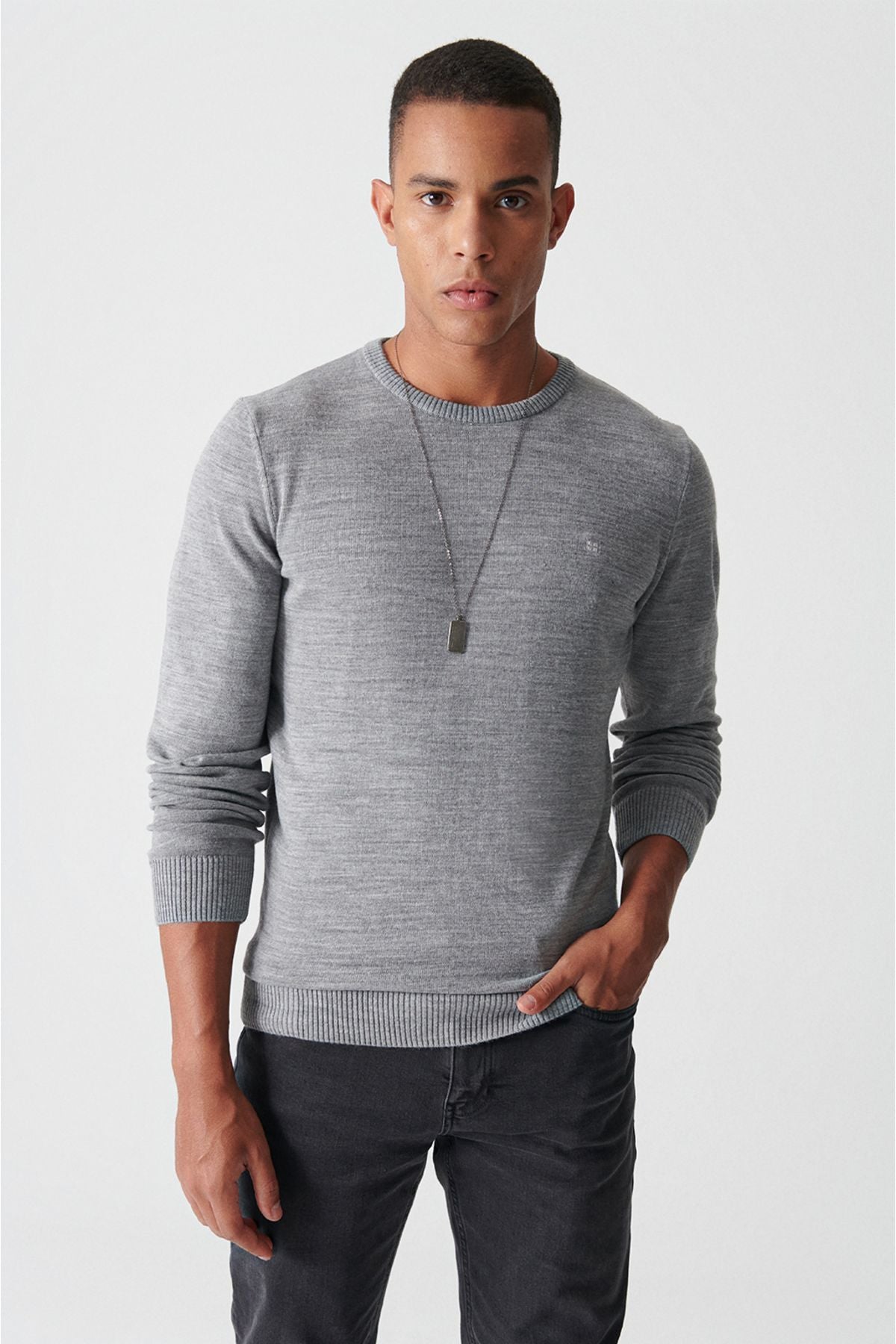Men's gray bike collar feathered knitwear sweater E005000