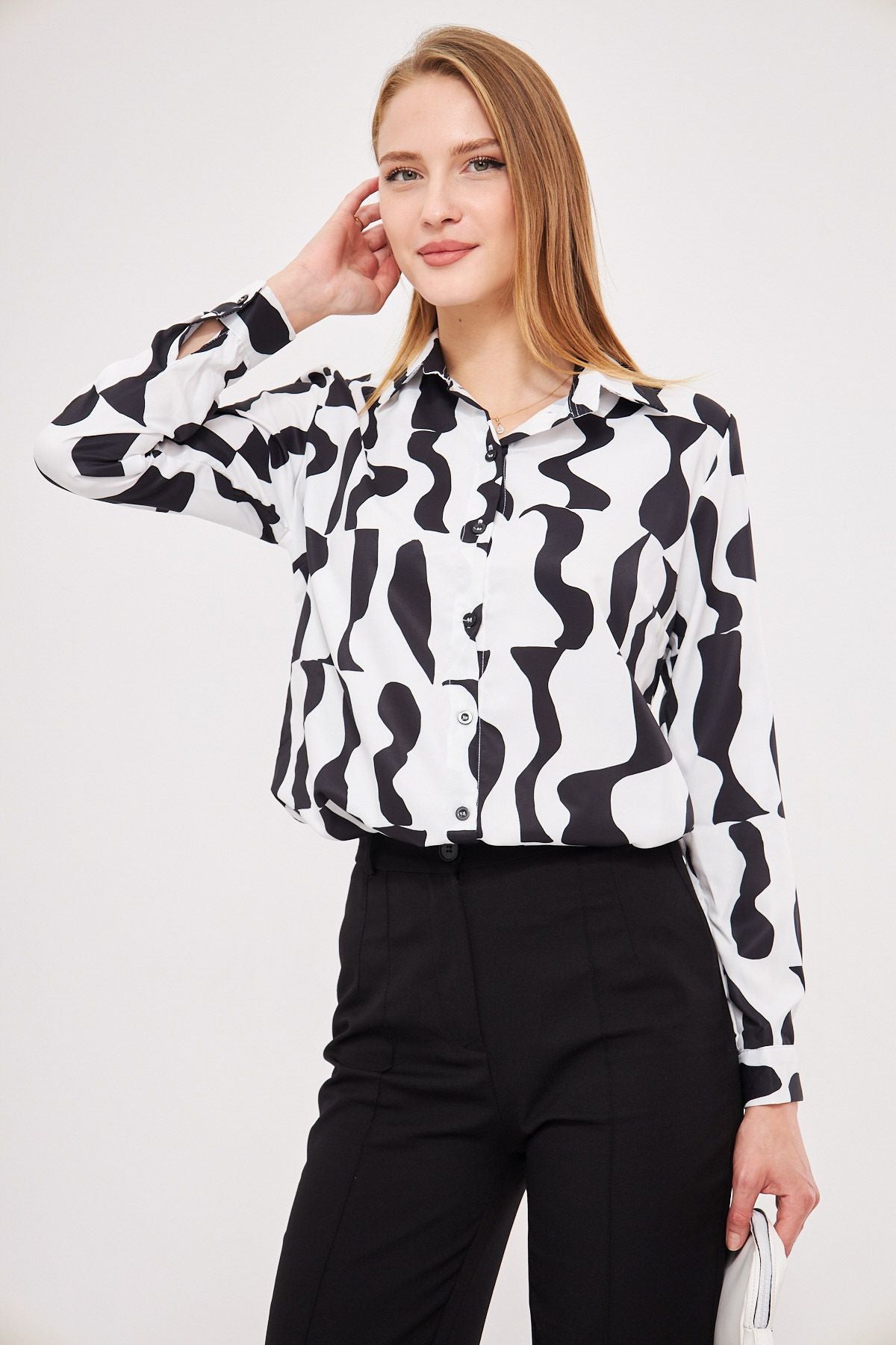 Women's white patterned long sleeve shirt ARM-24K001017