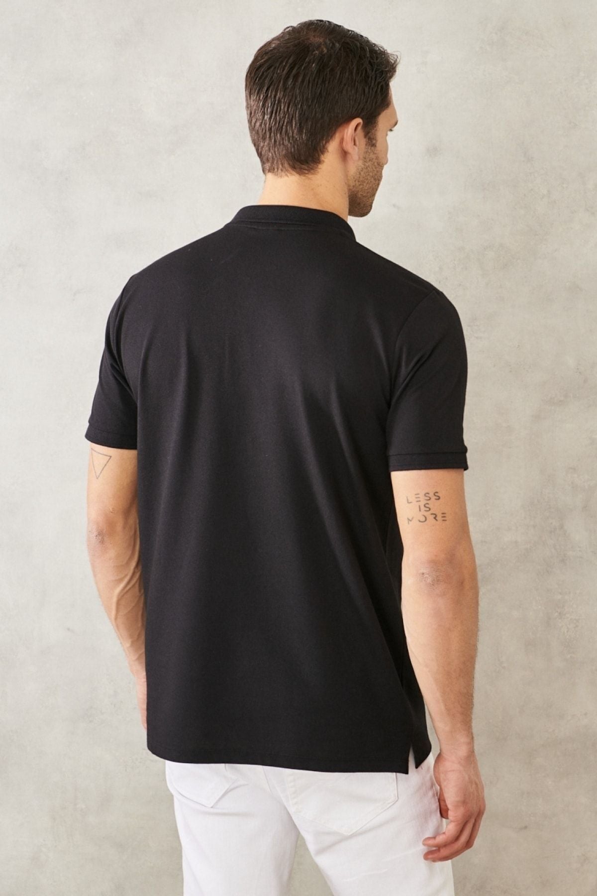 Men -drawn cotton fabric regular fit comfortable cut dark black curved polo collar t -shirt