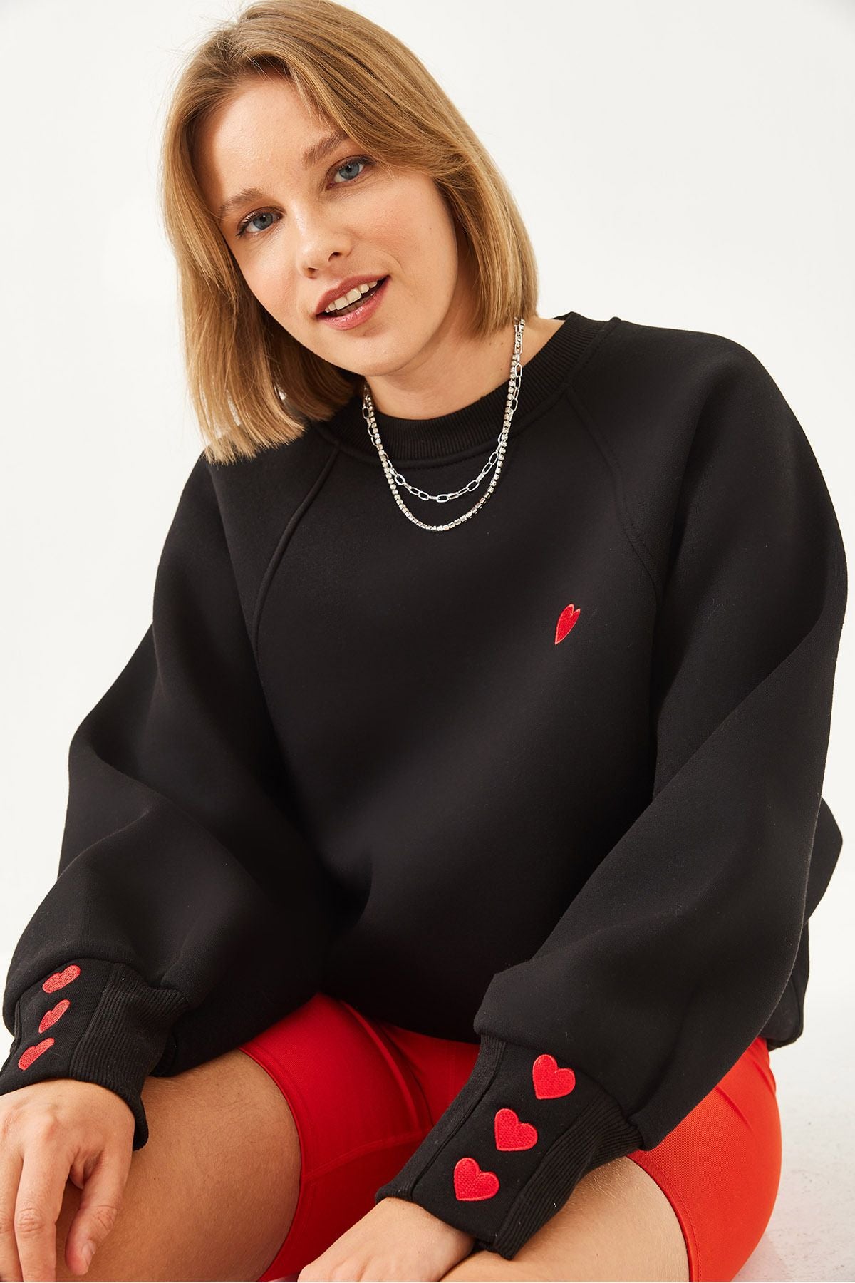 Kadın Bisiklet Yaka Kalp Nakışlı Üç İplik Şardonlu Sweatshirt 60251933