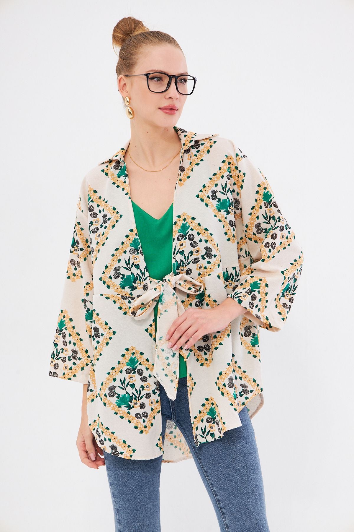 Women with light green patterned front connecting kimono shirt ARM-24Y001080