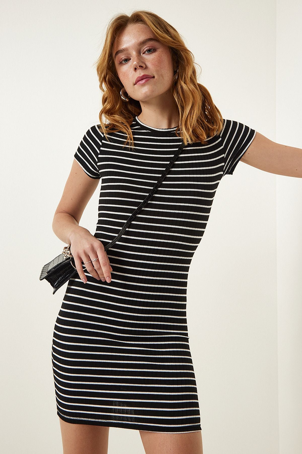 Woman Black striped knitted mini dress ub00227