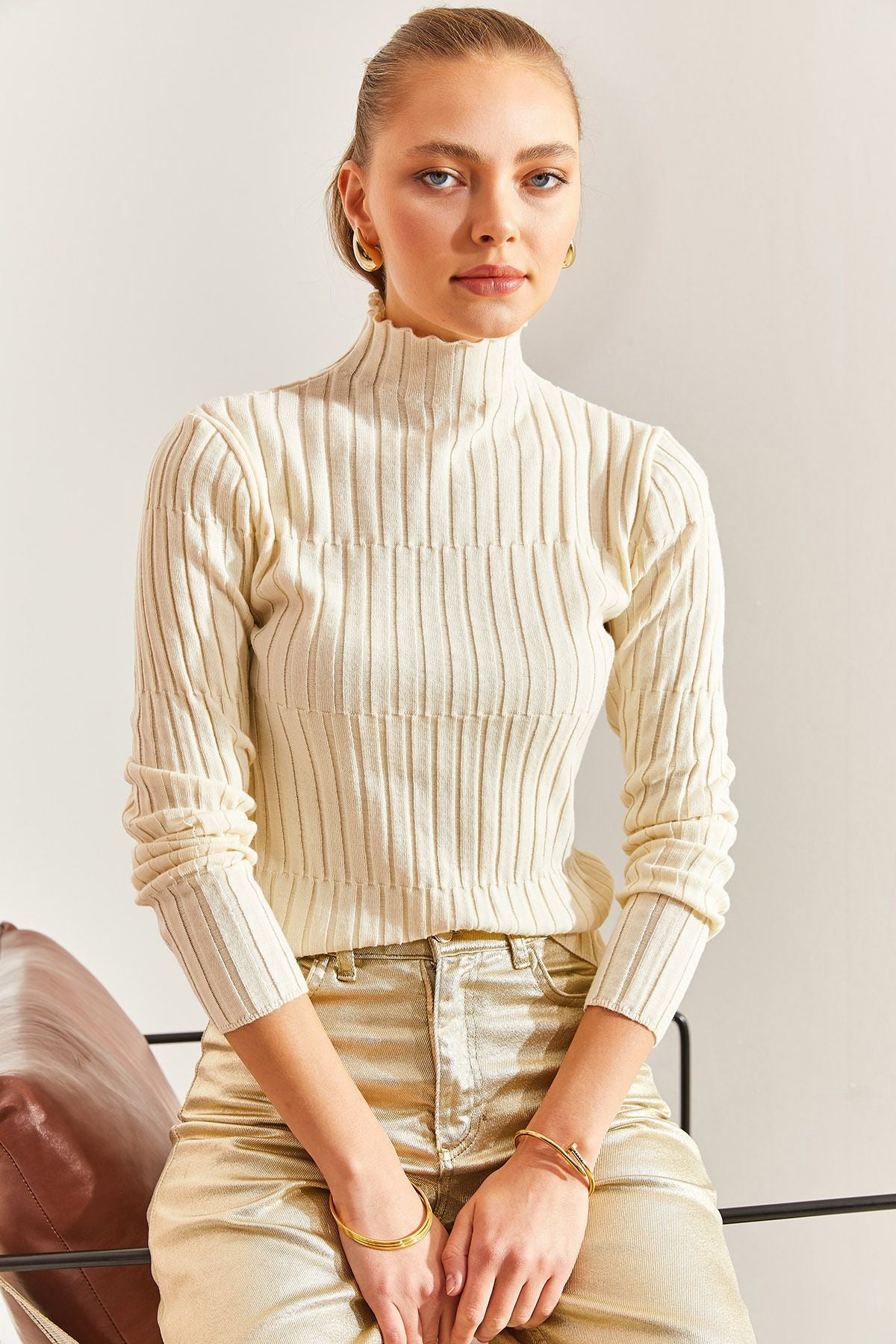 Female fisherman collar piece sweater