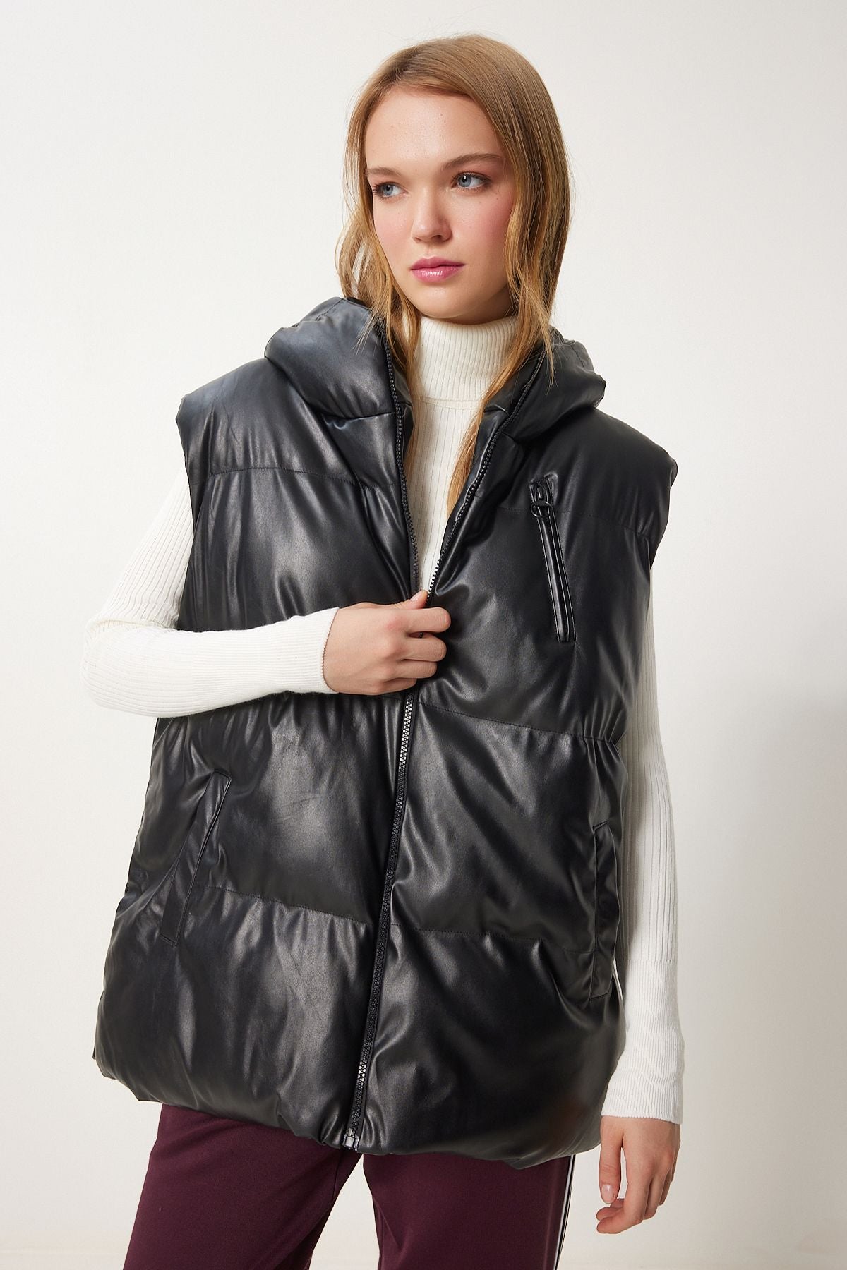 Female black hooded artificial leather overwheeling swelling vest RV00061