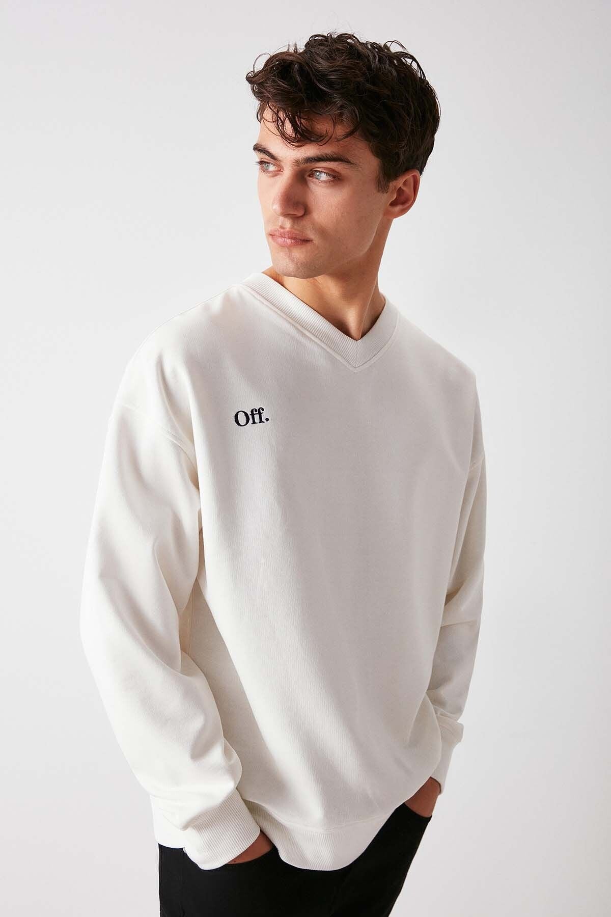 Off men's post embroidery detailed V -neck Içi Poleless Oversize White Sweatshirt