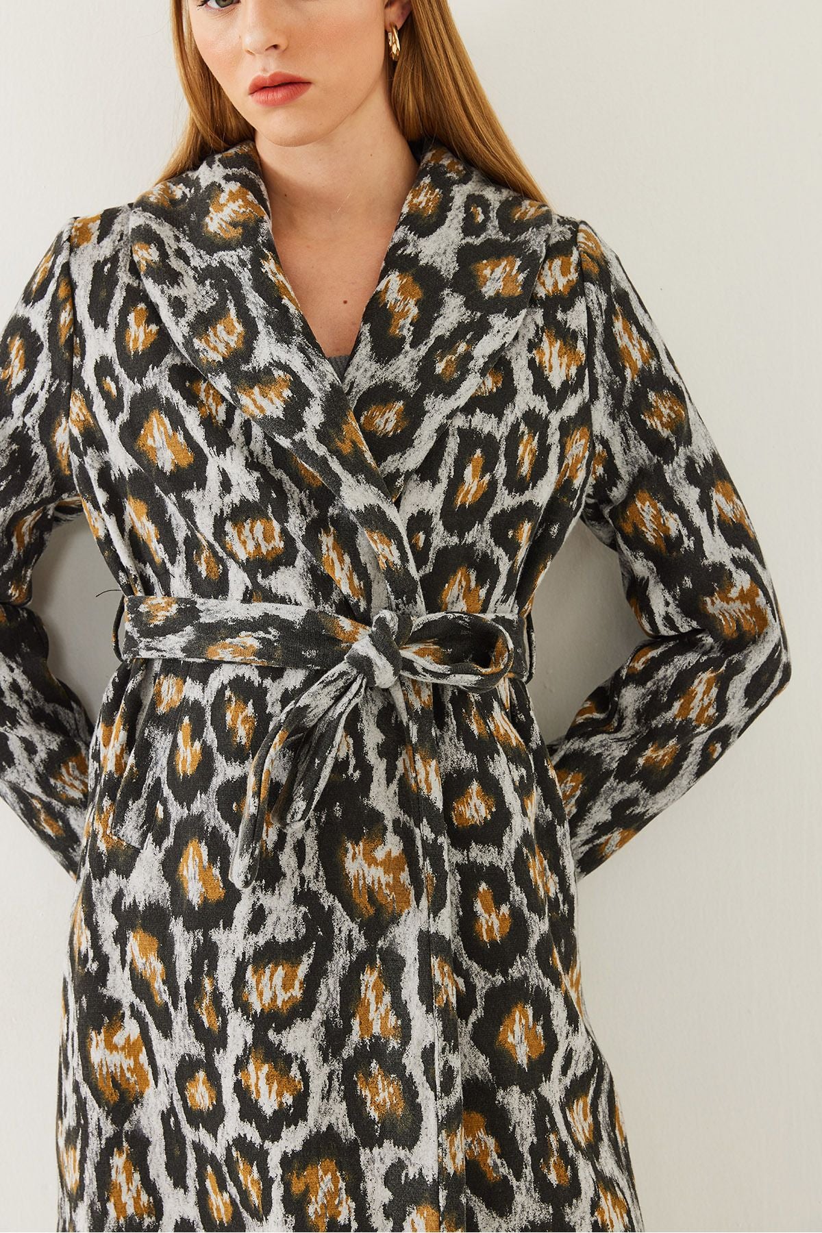 Women's Leopard Patterned Shawl Back Detailed Stamp Coat 2476 60351034