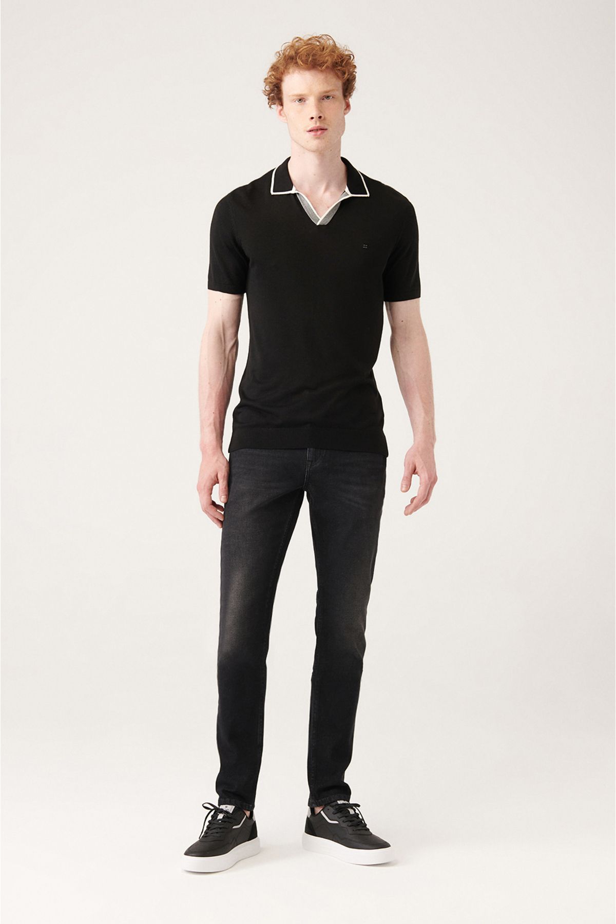 Men's black button-free patı line detailed riban knitwear T-shirt A31y5110