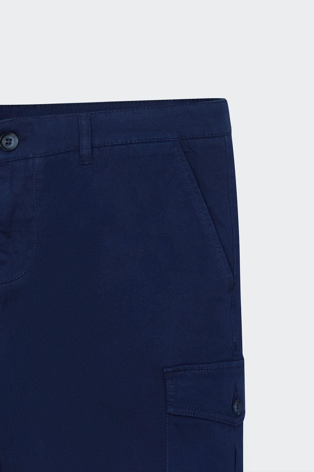 Men's navy blue slim fit narrow cut cotton flexible side pocket shorts