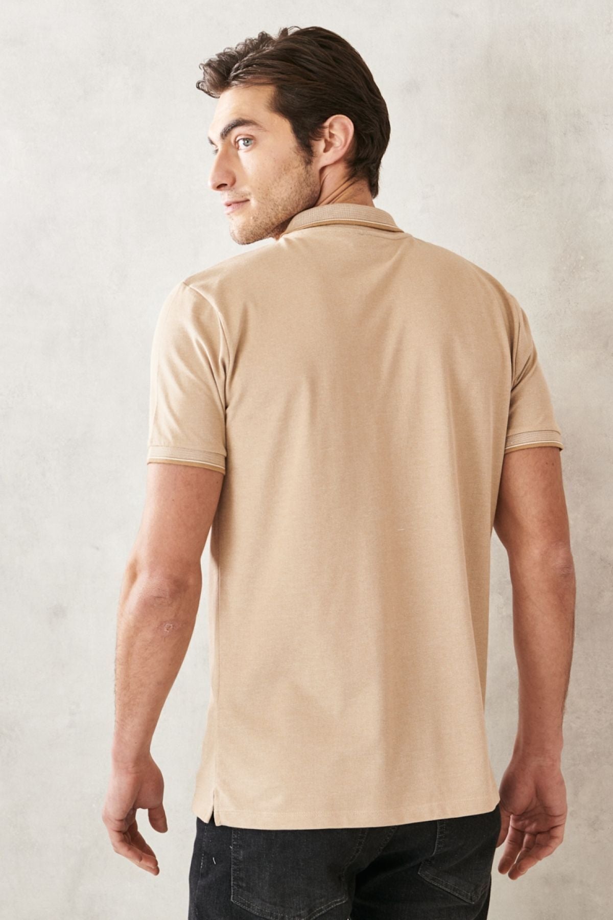 Men-Plugging Cotton Fabric Slim Fit Narrow Cut Light Beige-White Curlled Polo Yaka T-shirt