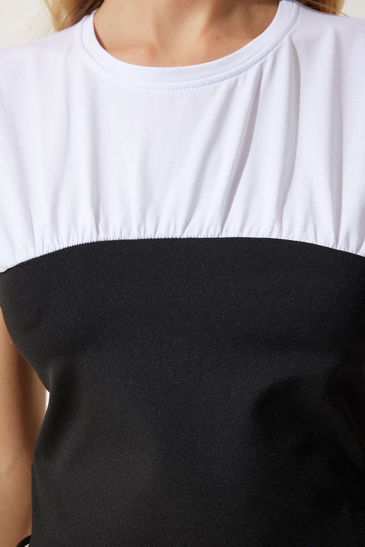 Women's black and white block colored knitting t-shirt an00166