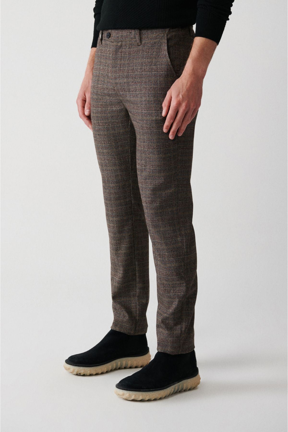 Men's Brown Classic Plaid Soft key Fland Trousers A32Y3073