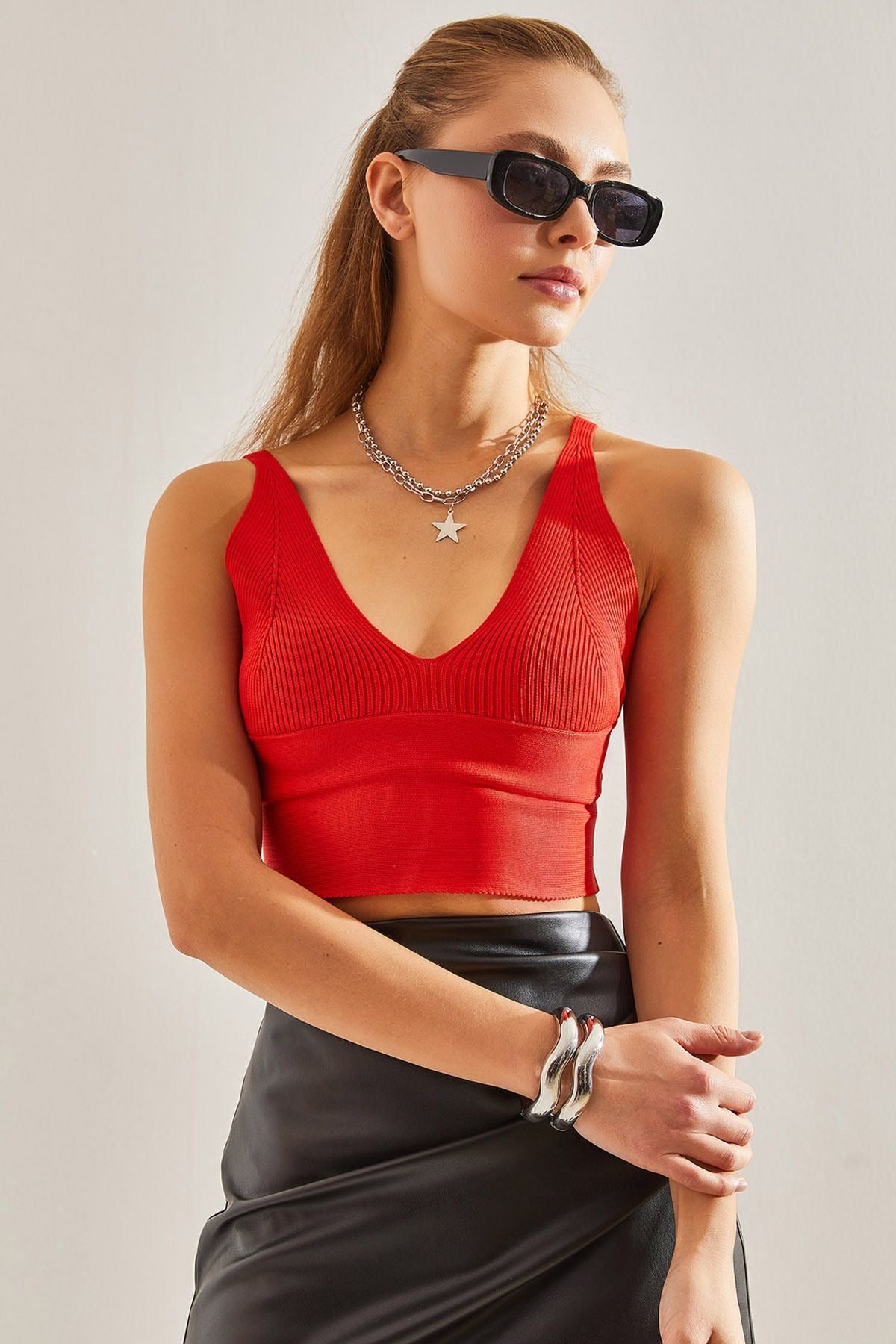 Woman hanger crop blouse