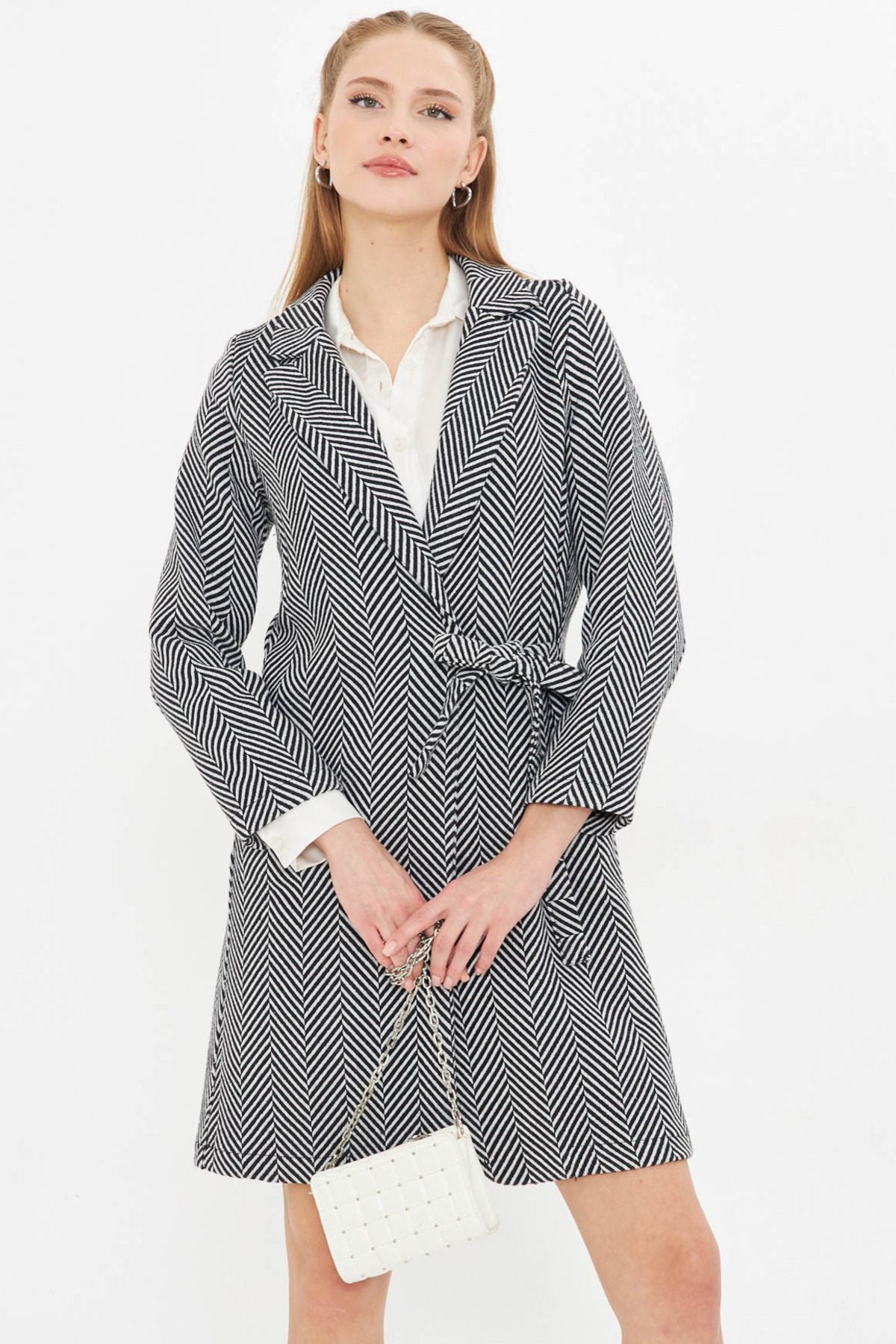 Women's black side-tied pocket long stamp coat with striped pockets ARM-25K001077
