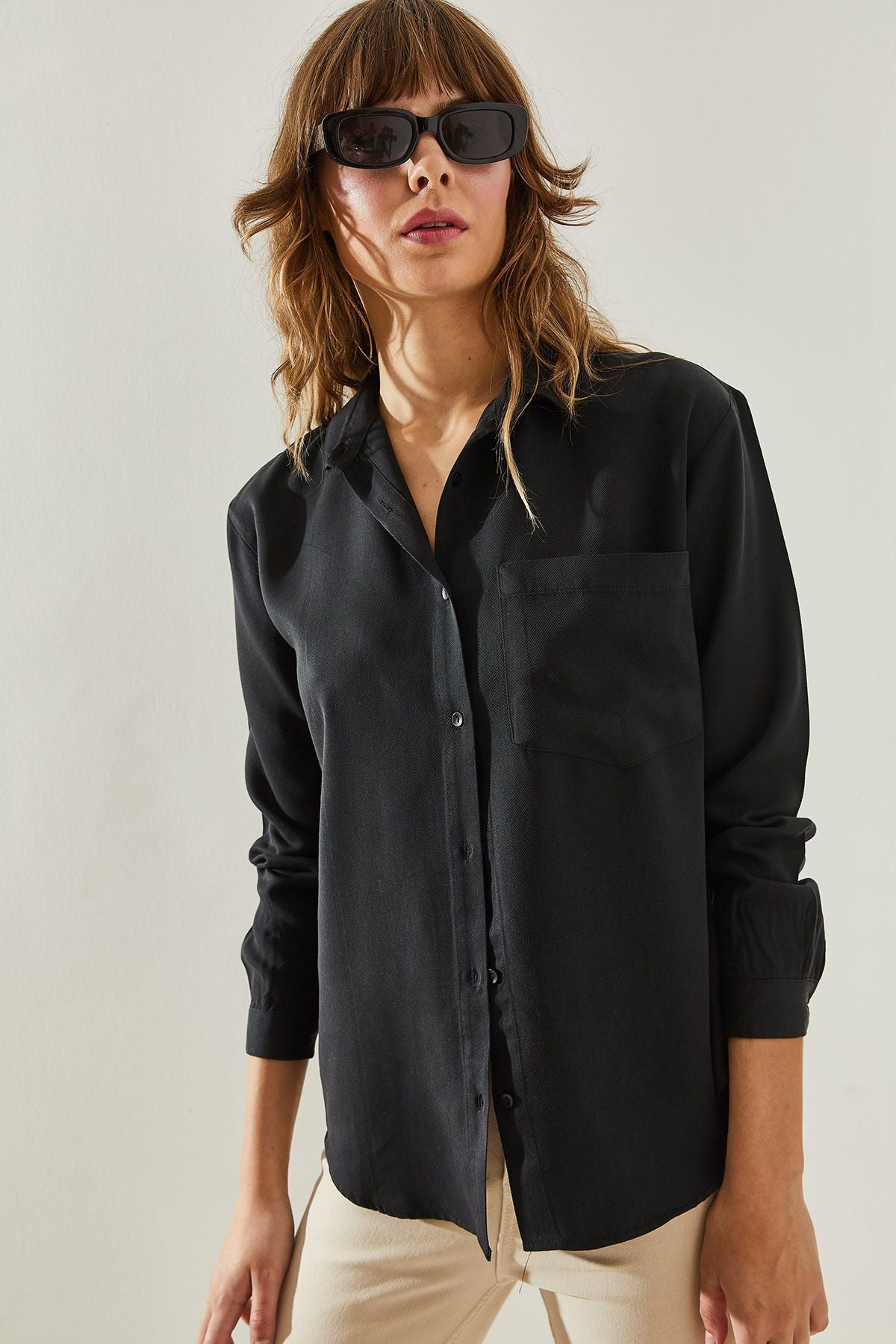 Female with Single Pocket Fit Cut Basic Shirt 60251350
