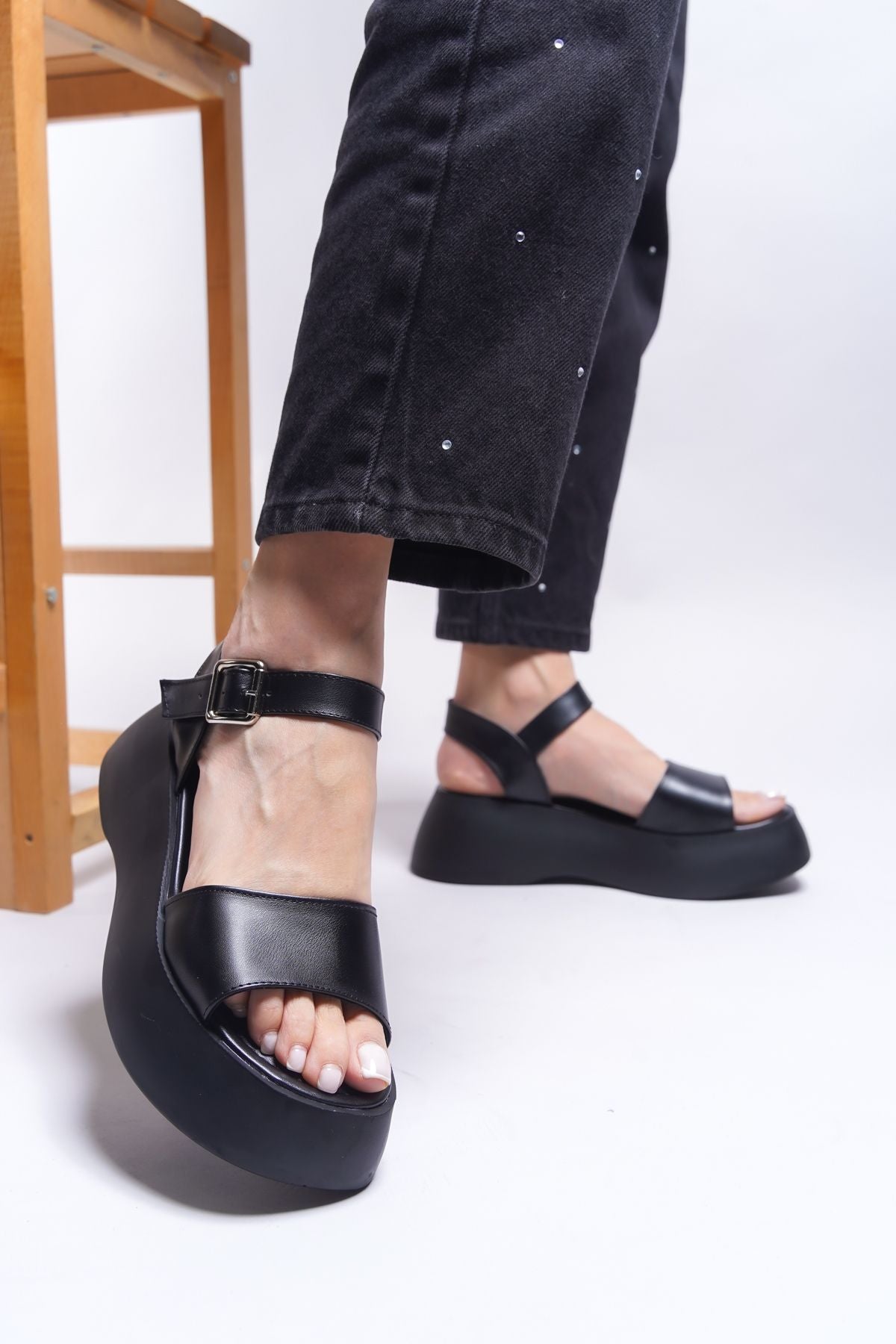 Alloshara Women's Sandals 0012801 Black Skin