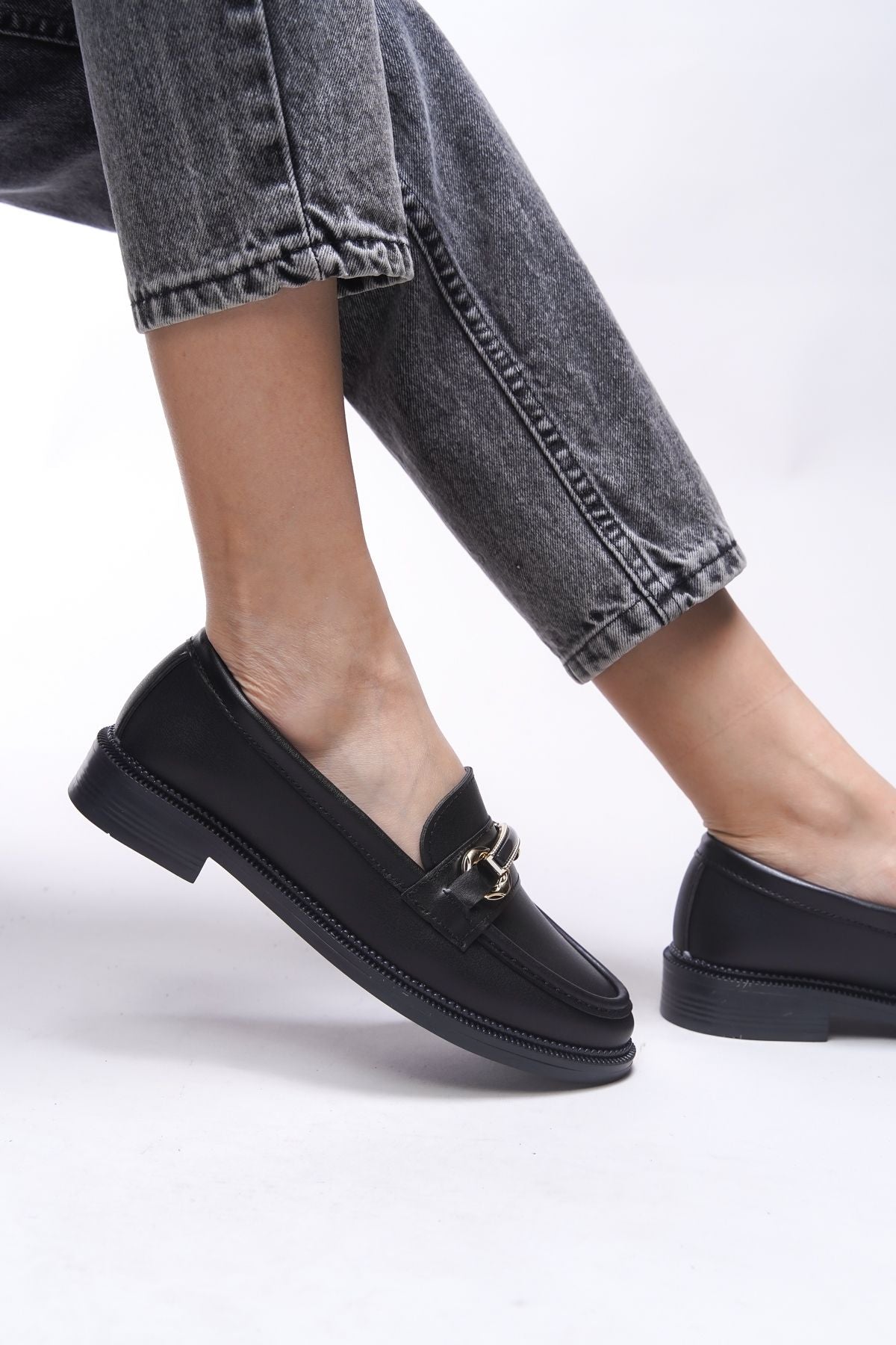 Beatthae Woman Loafer 0012505 Black Skin